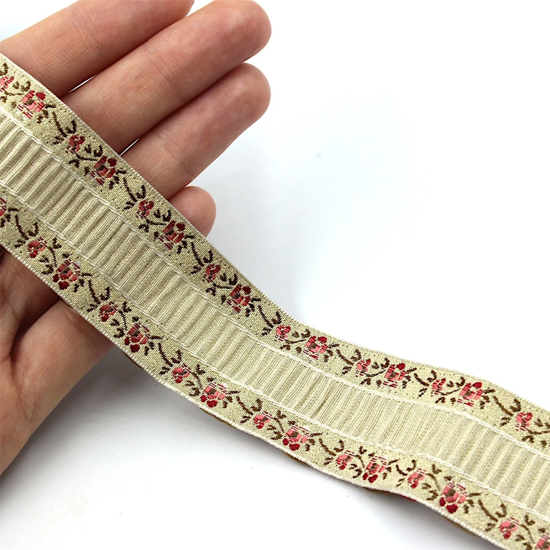 Tucked Centre Metallic Braid 30mm 6554