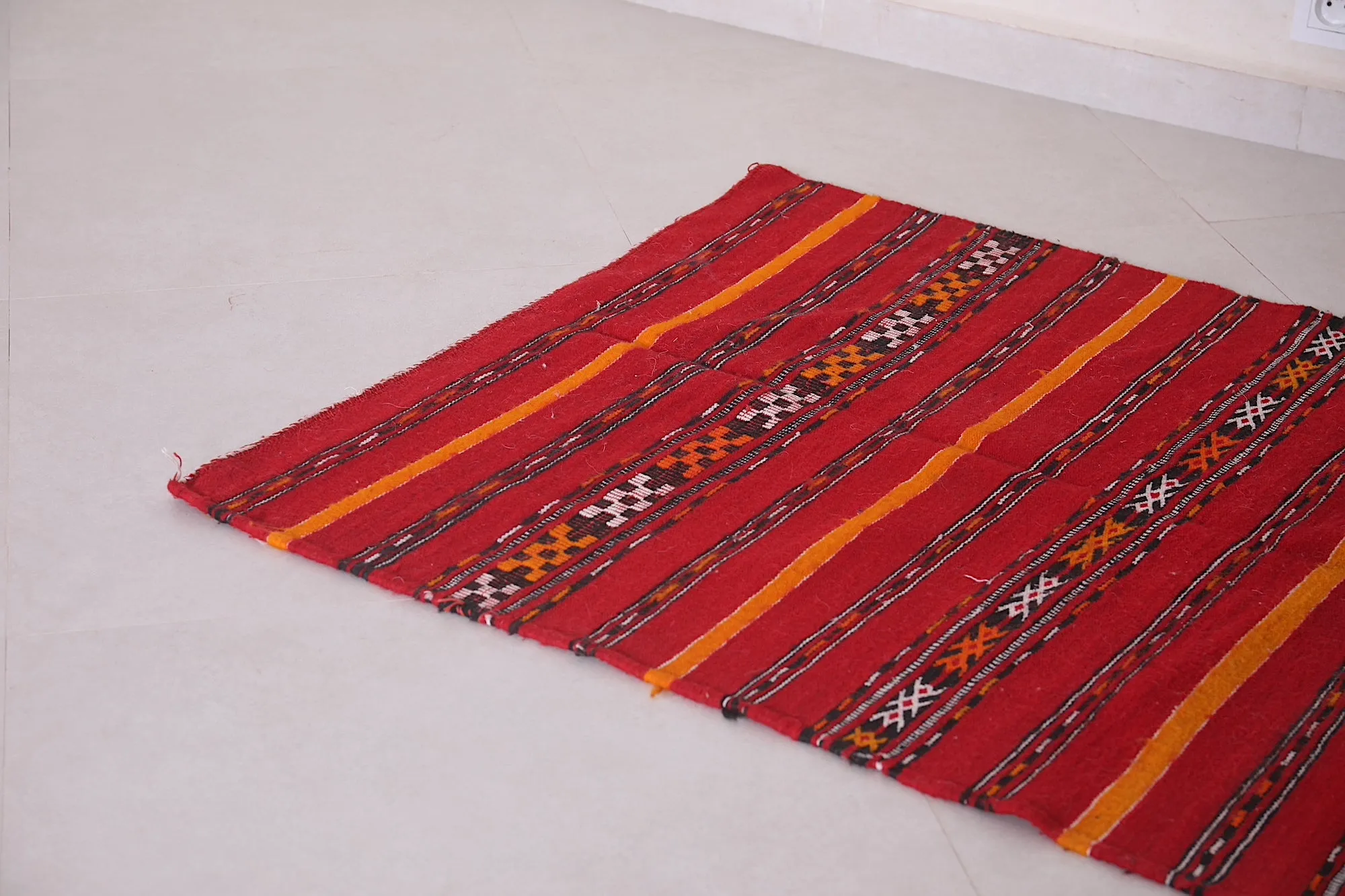 Vibrant Berber Kilim Rug - Handwoven 2.9x5 ft