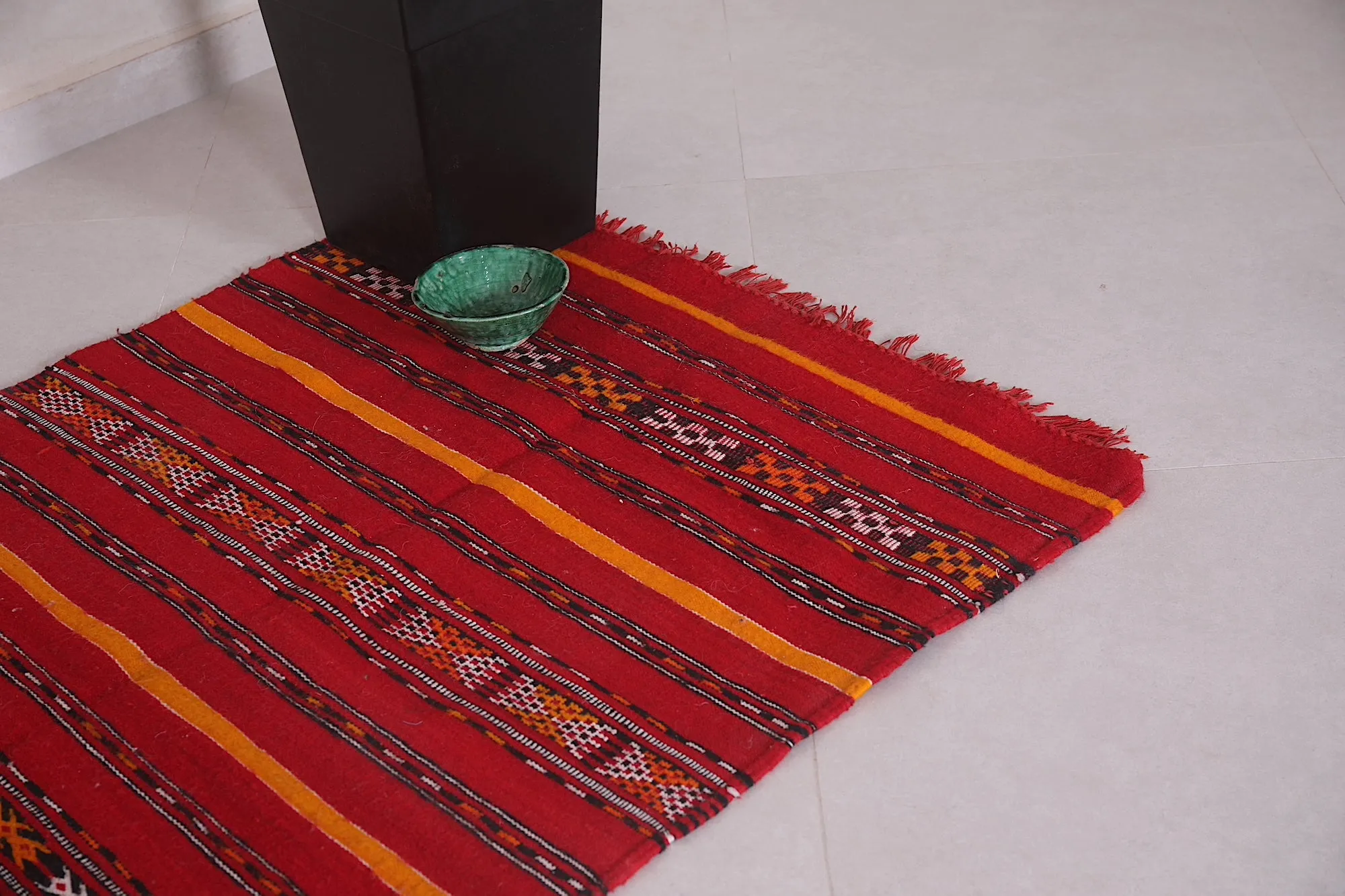 Vibrant Berber Kilim Rug - Handwoven 2.9x5 ft