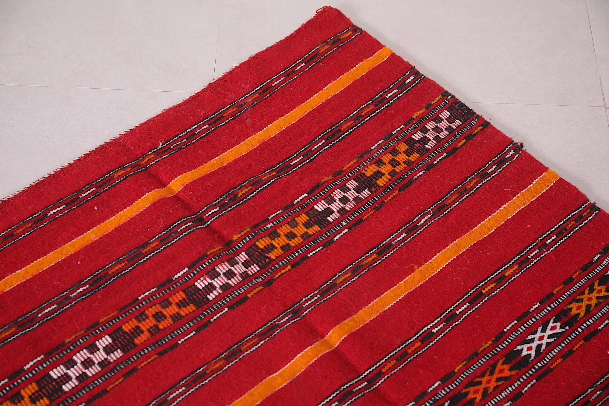 Vibrant Berber Kilim Rug - Handwoven 2.9x5 ft