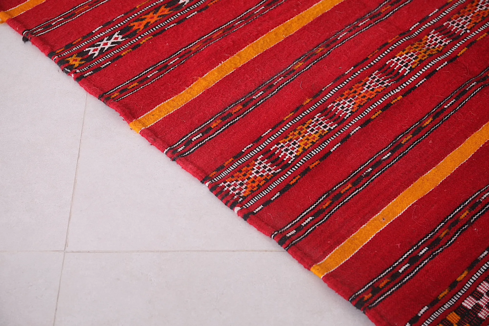 Vibrant Berber Kilim Rug - Handwoven 2.9x5 ft