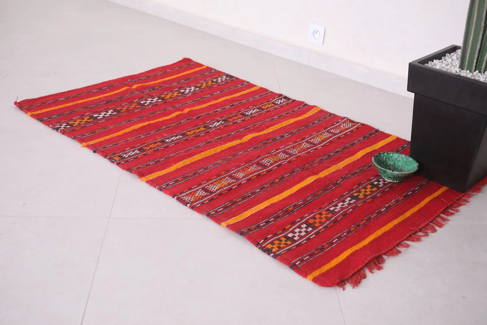 Vibrant Berber Kilim Rug - Handwoven 2.9x5 ft