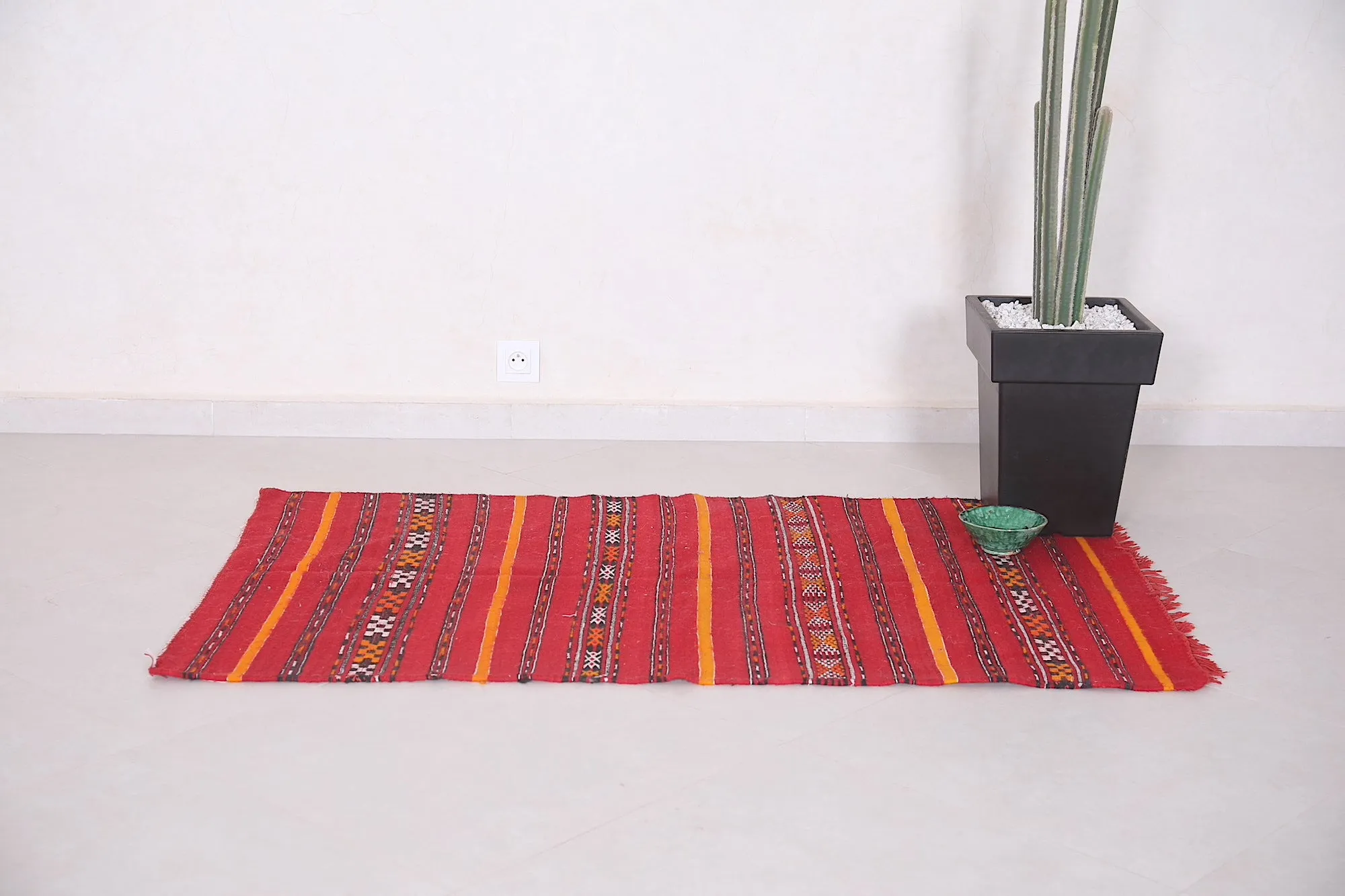 Vibrant Berber Kilim Rug - Handwoven 2.9x5 ft