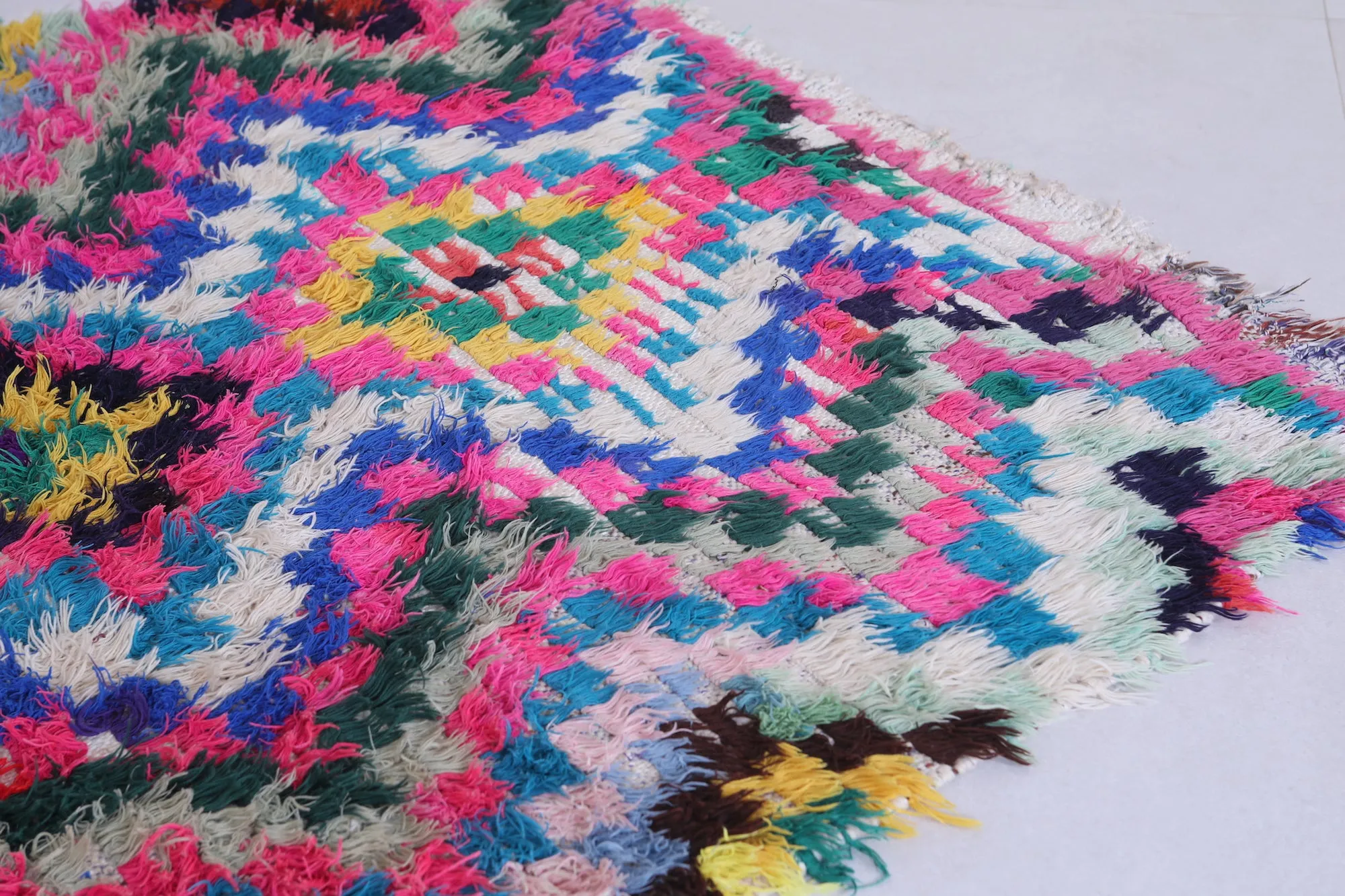 Vibrant Handmade Moroccan Boucherouite Rug – 4 X 5.2 Feet