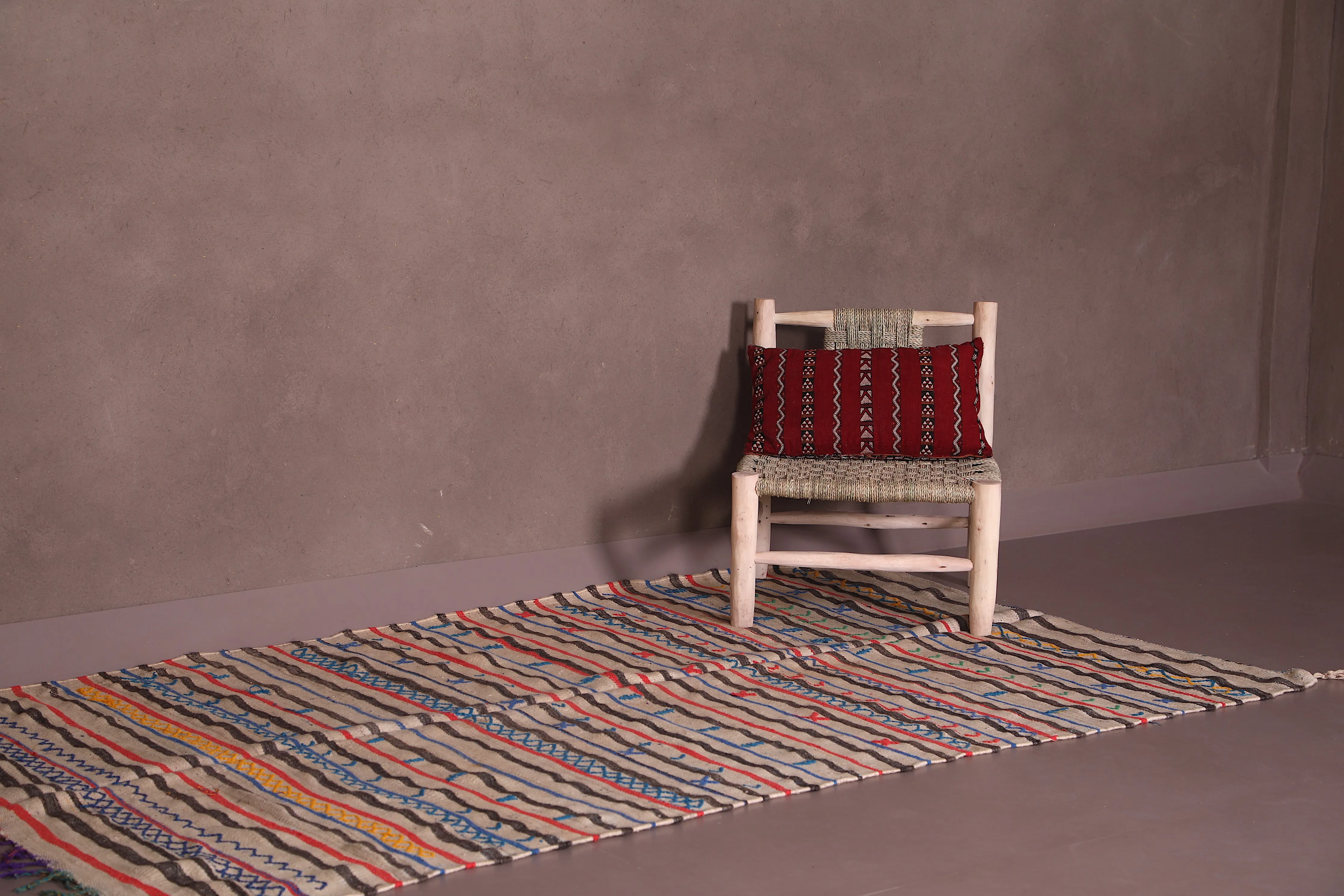 Vibrant Handwoven Moroccan Kilim Rug - 4.9x8.3 ft Tribal Design