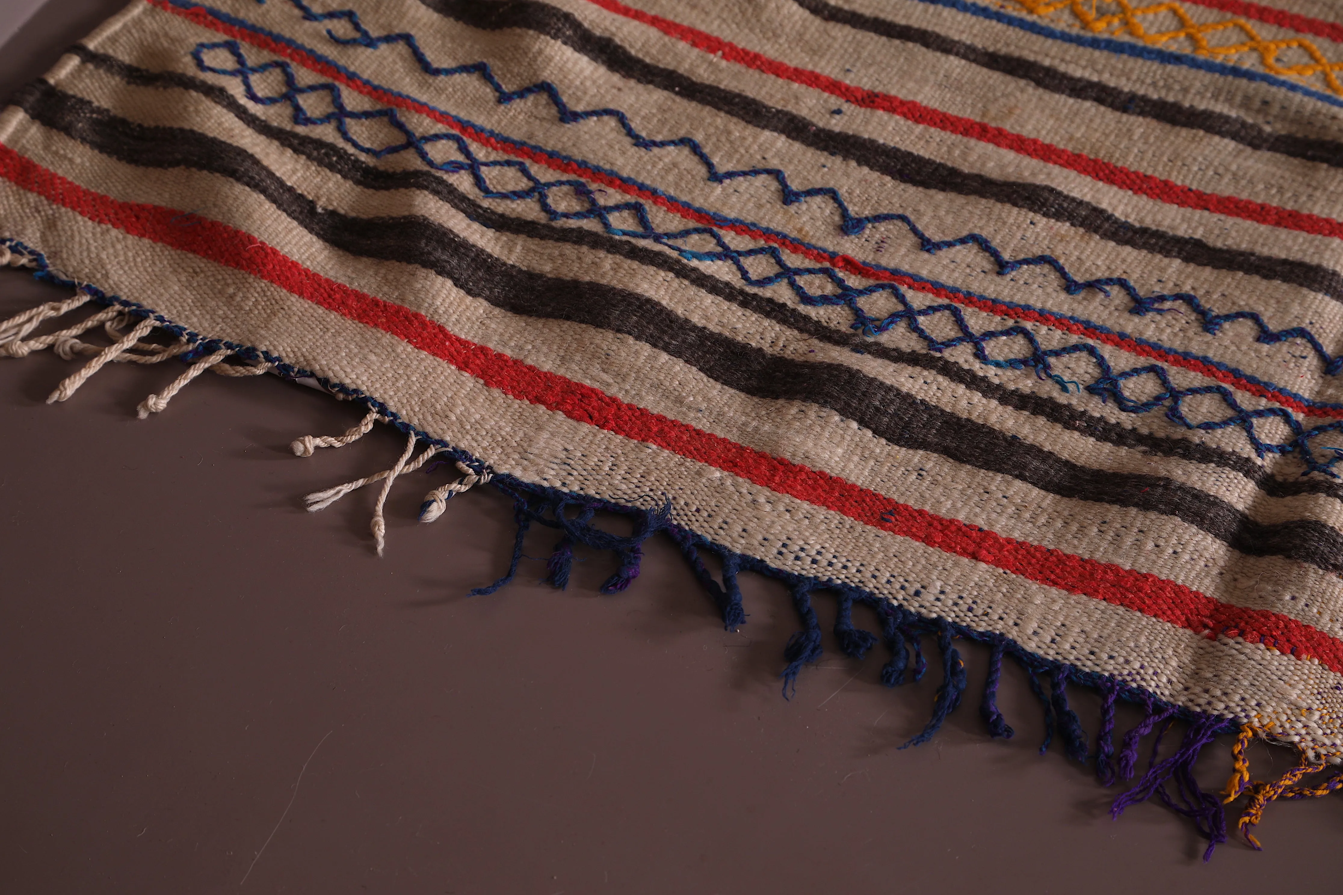Vibrant Handwoven Moroccan Kilim Rug - 4.9x8.3 ft Tribal Design