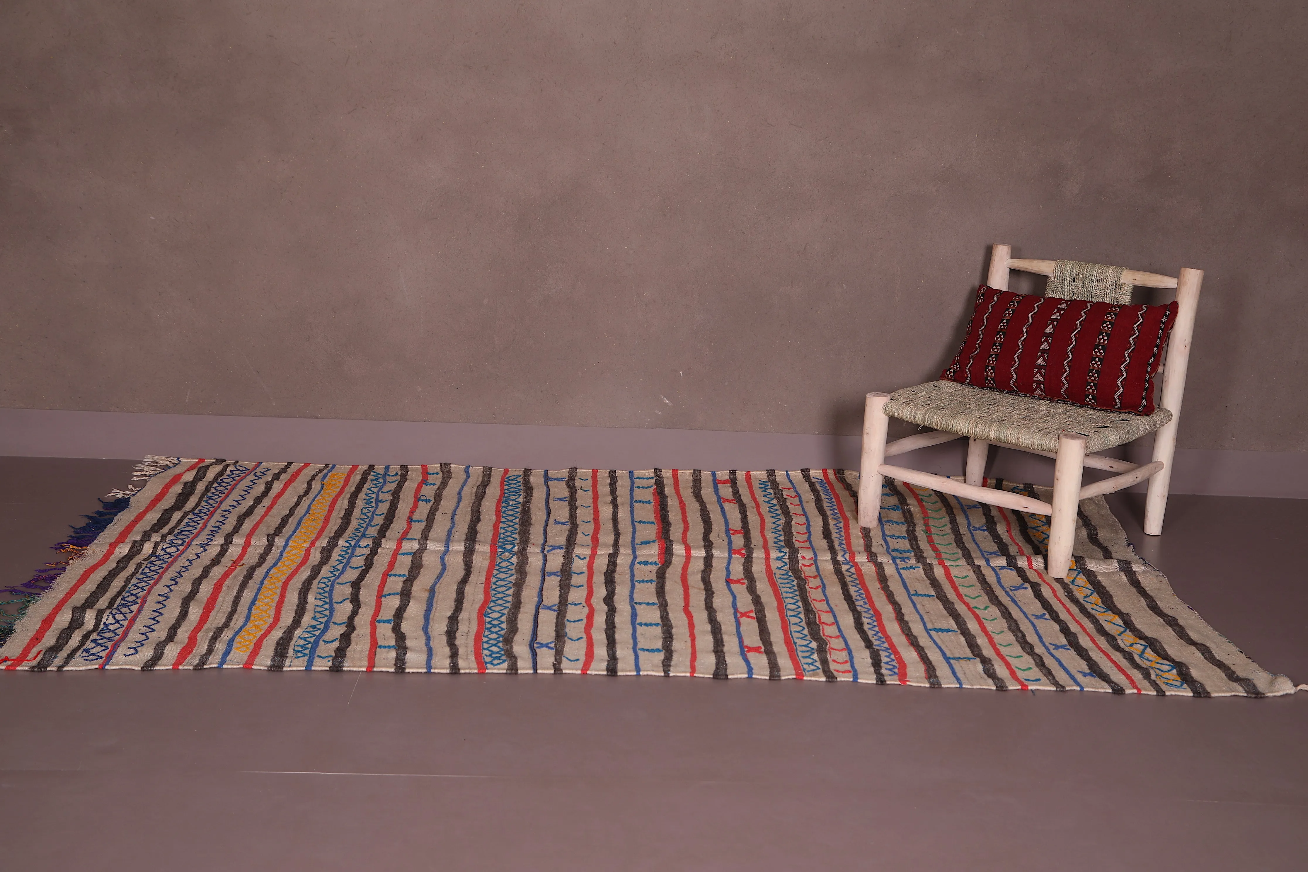 Vibrant Handwoven Moroccan Kilim Rug - 4.9x8.3 ft Tribal Design