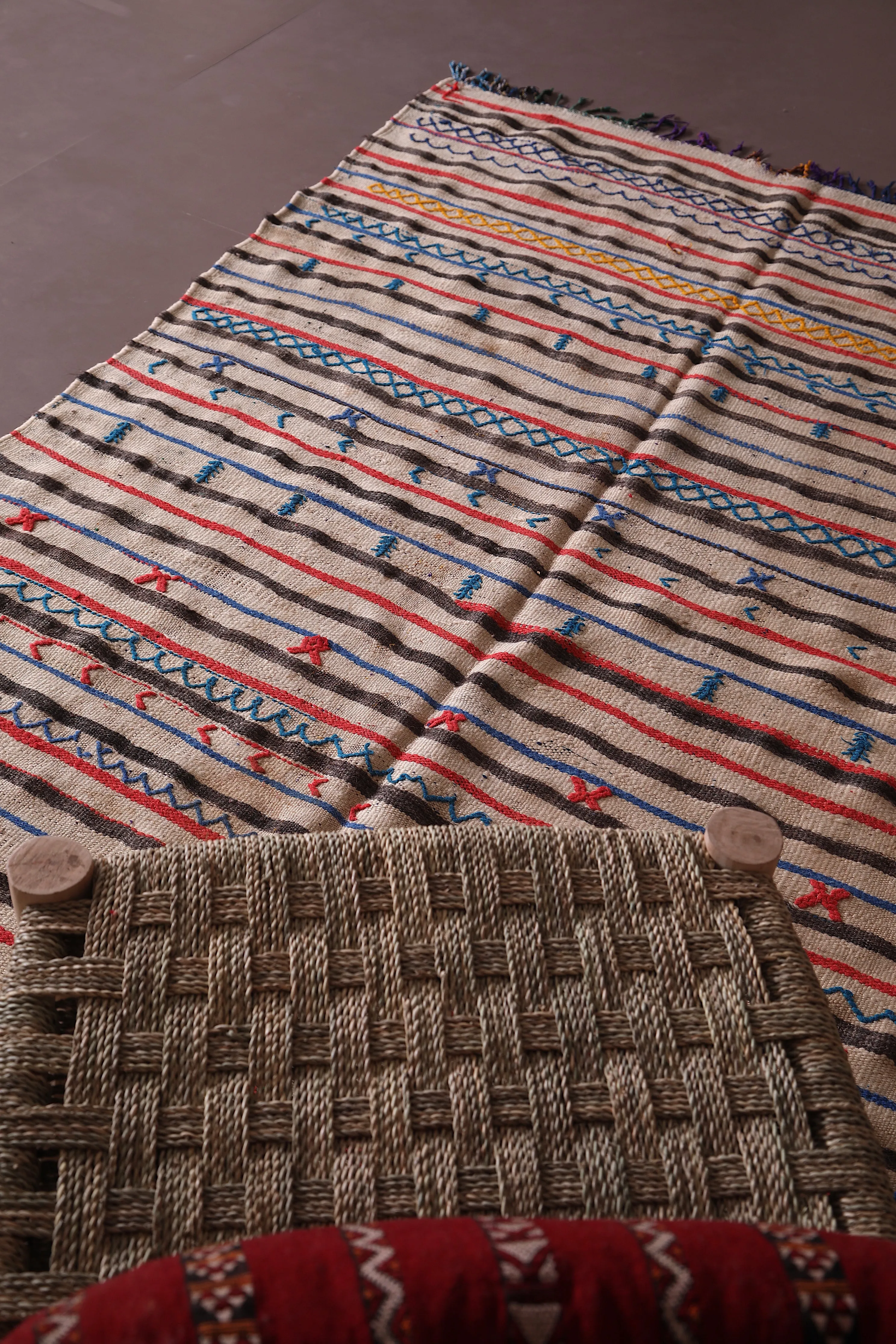 Vibrant Handwoven Moroccan Kilim Rug - 4.9x8.3 ft Tribal Design