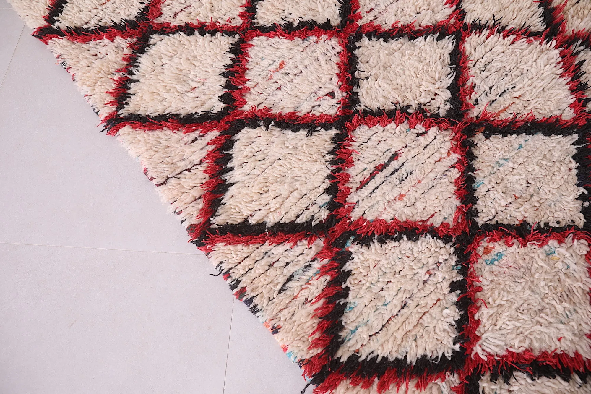 Vintage Azilal Rug – 3.2 x 6.9 ft | Timeless Moroccan Elegance