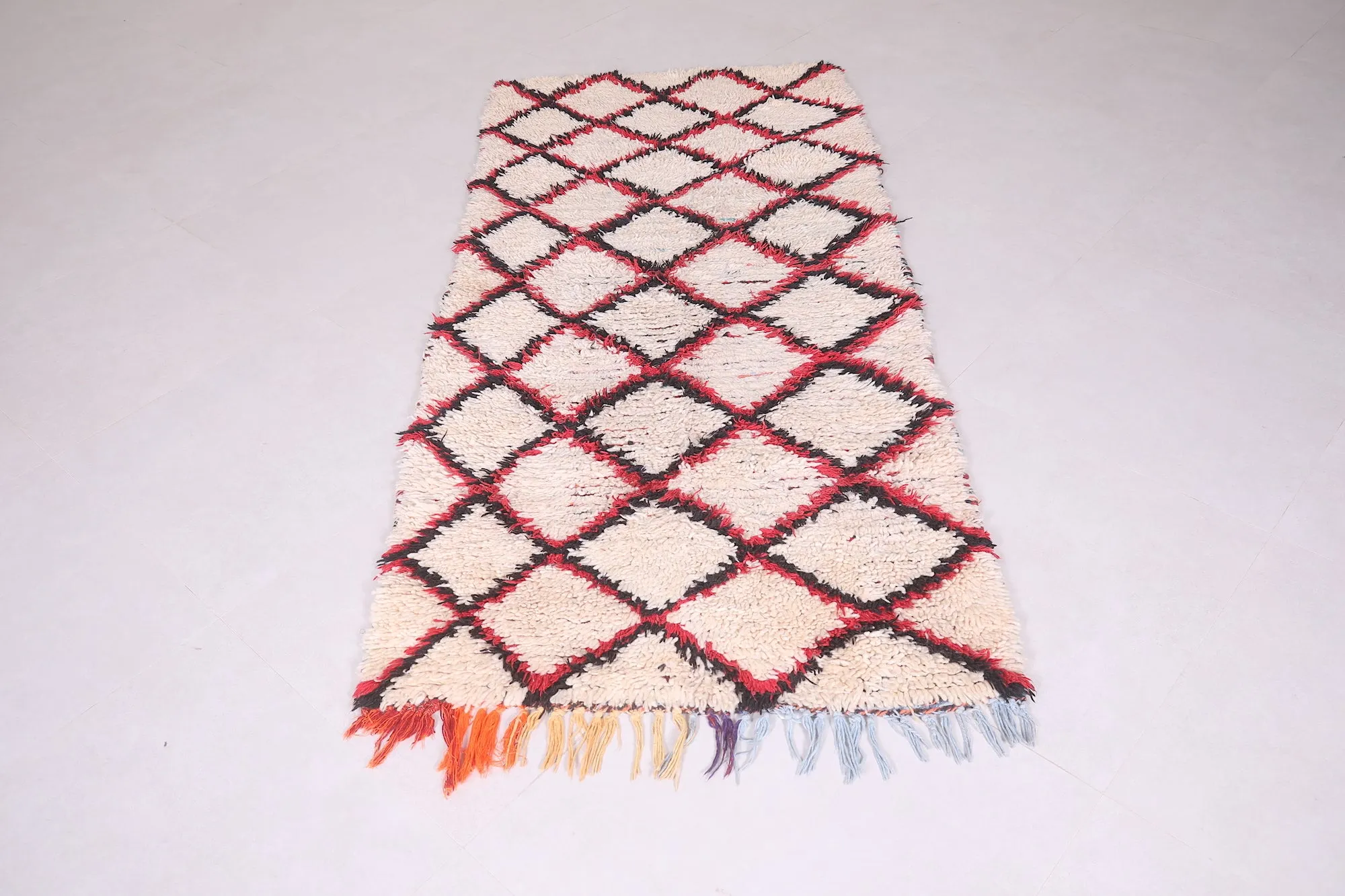 Vintage Azilal Rug – 3.2 x 6.9 ft | Timeless Moroccan Elegance