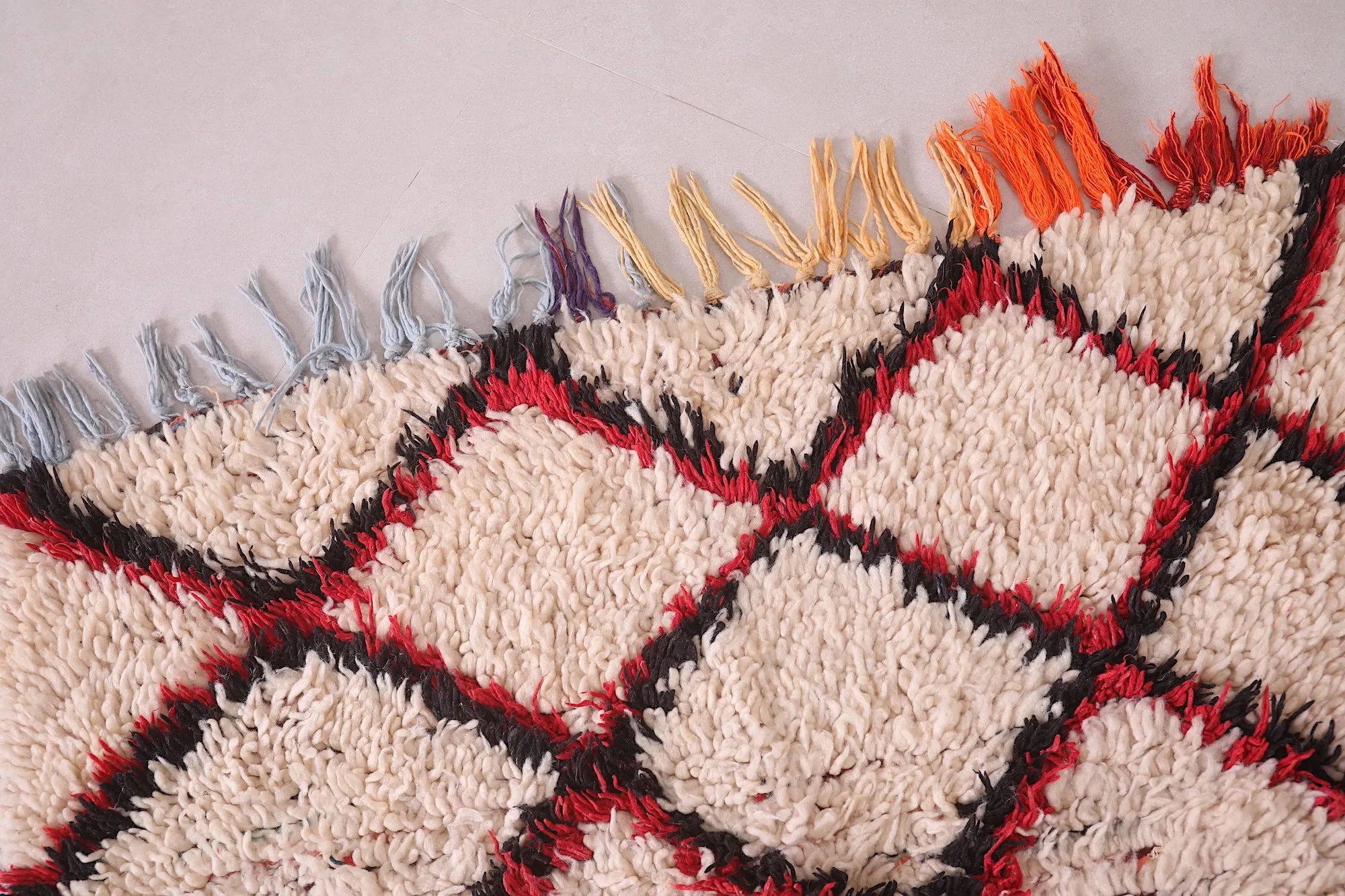 Vintage Azilal Rug – 3.2 x 6.9 ft | Timeless Moroccan Elegance