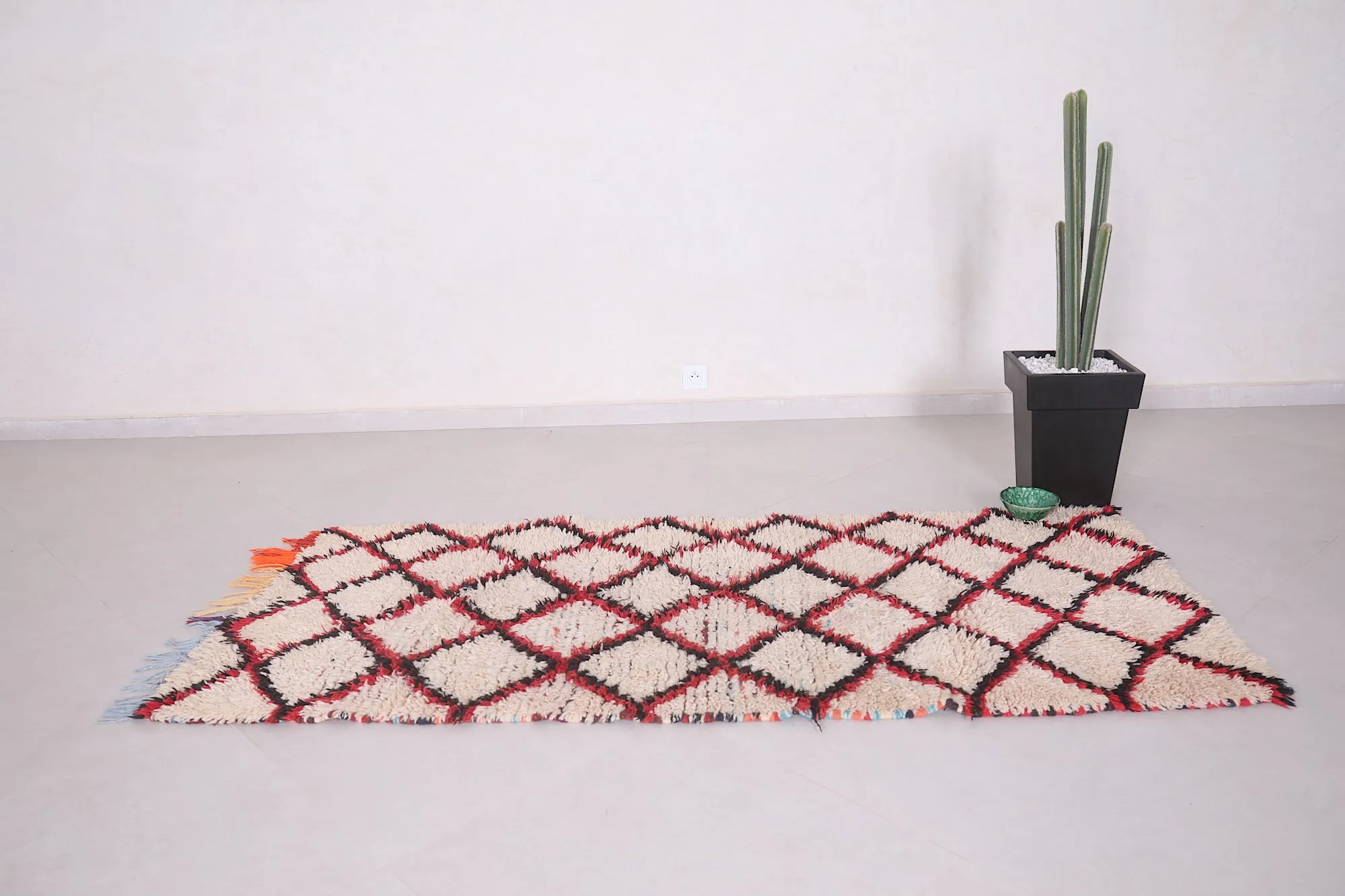 Vintage Azilal Rug – 3.2 x 6.9 ft | Timeless Moroccan Elegance