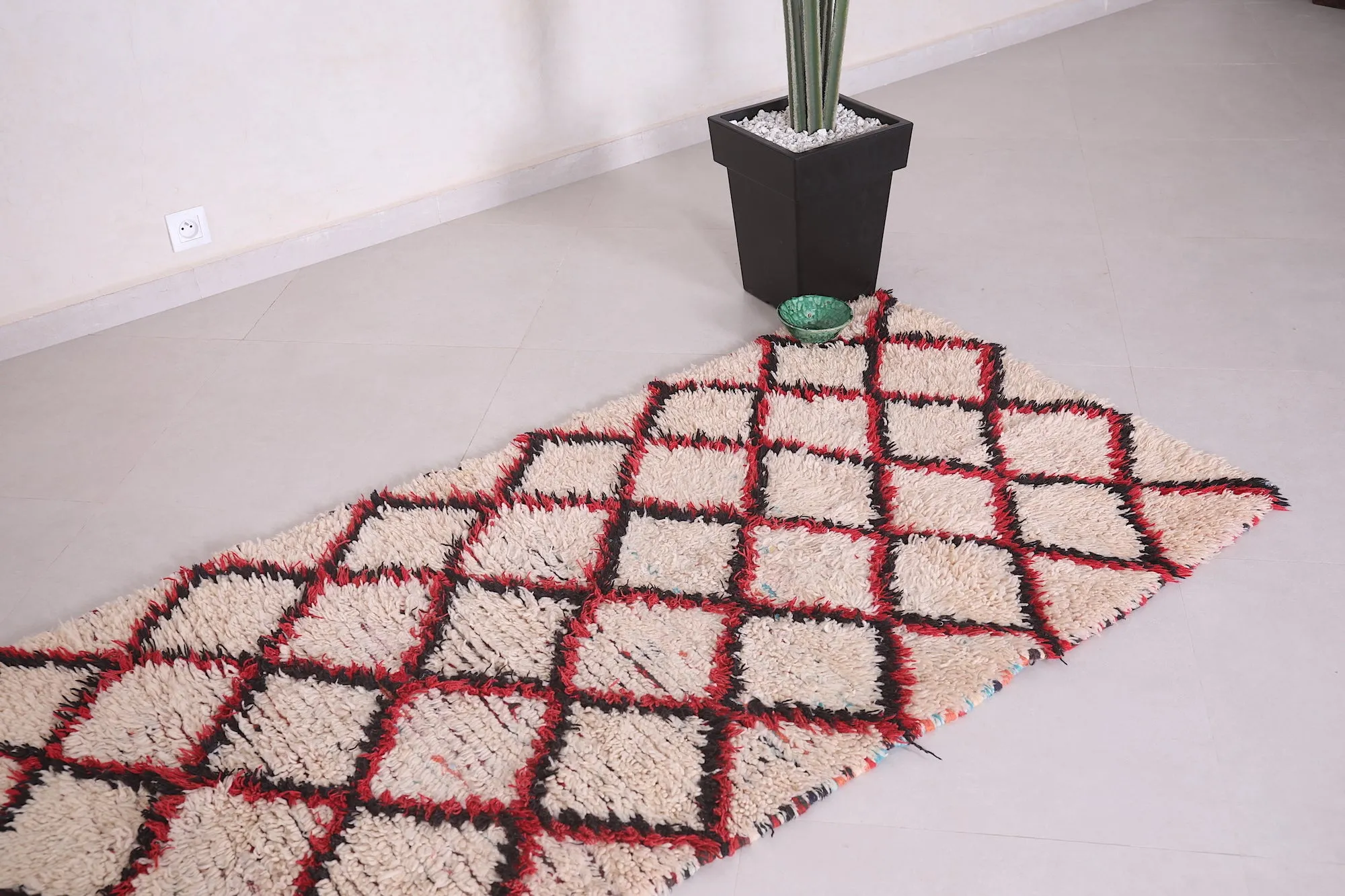 Vintage Azilal Rug – 3.2 x 6.9 ft | Timeless Moroccan Elegance