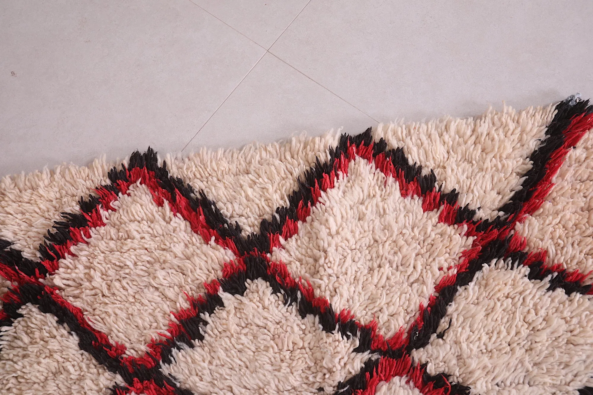 Vintage Azilal Rug – 3.2 x 6.9 ft | Timeless Moroccan Elegance