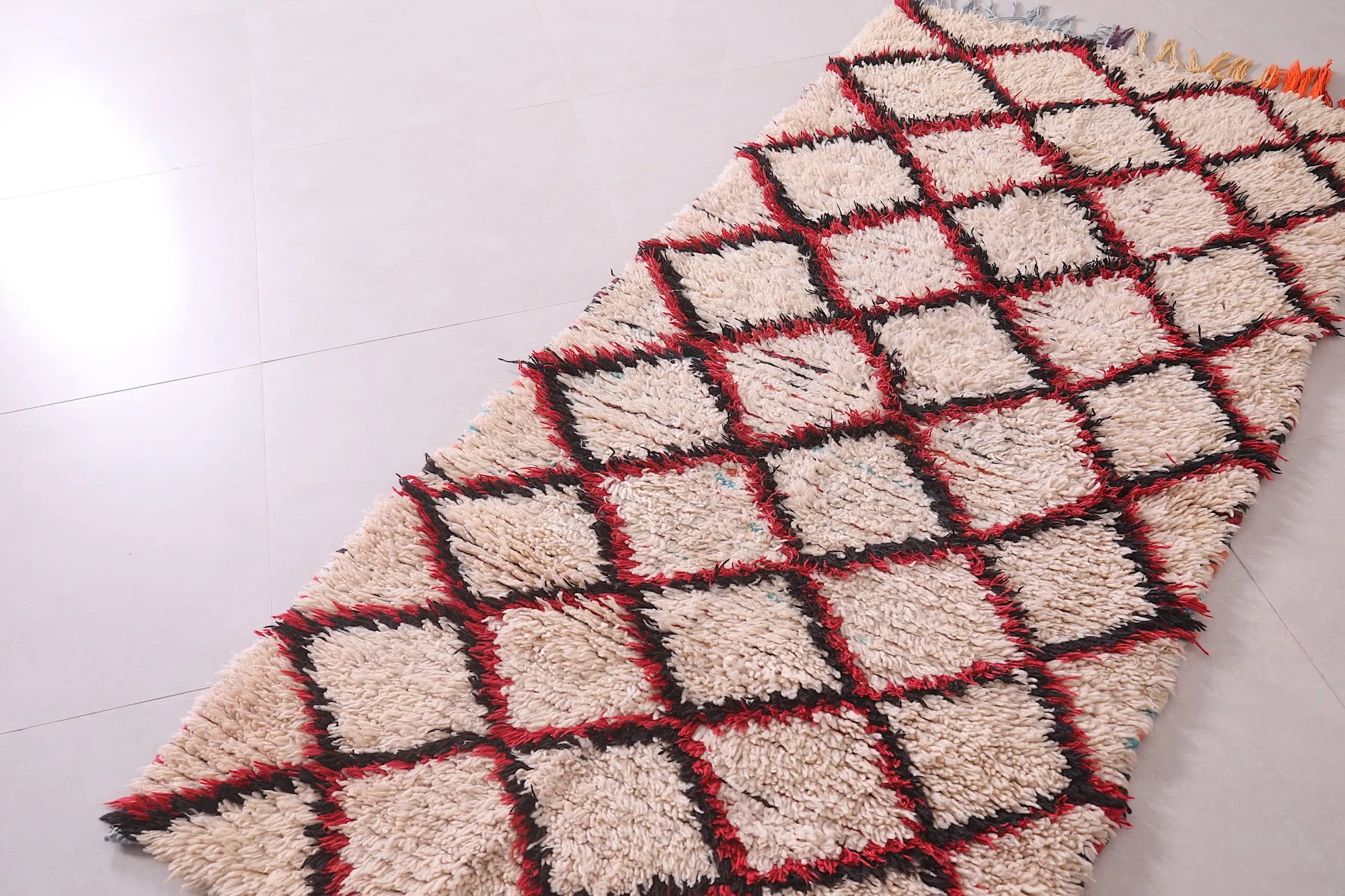 Vintage Azilal Rug – 3.2 x 6.9 ft | Timeless Moroccan Elegance