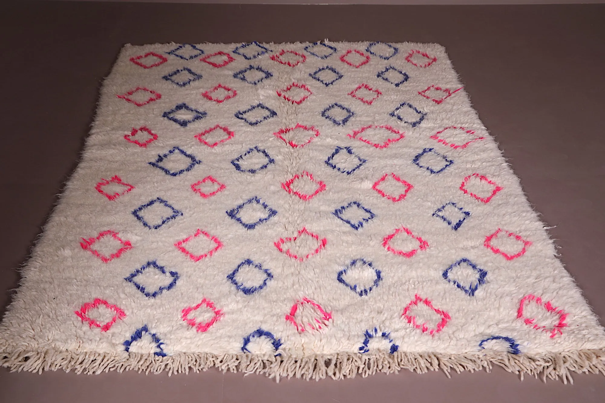 Vintage Azilal Rug 4.7 x 7.1 ft – Authentic Moroccan Design
