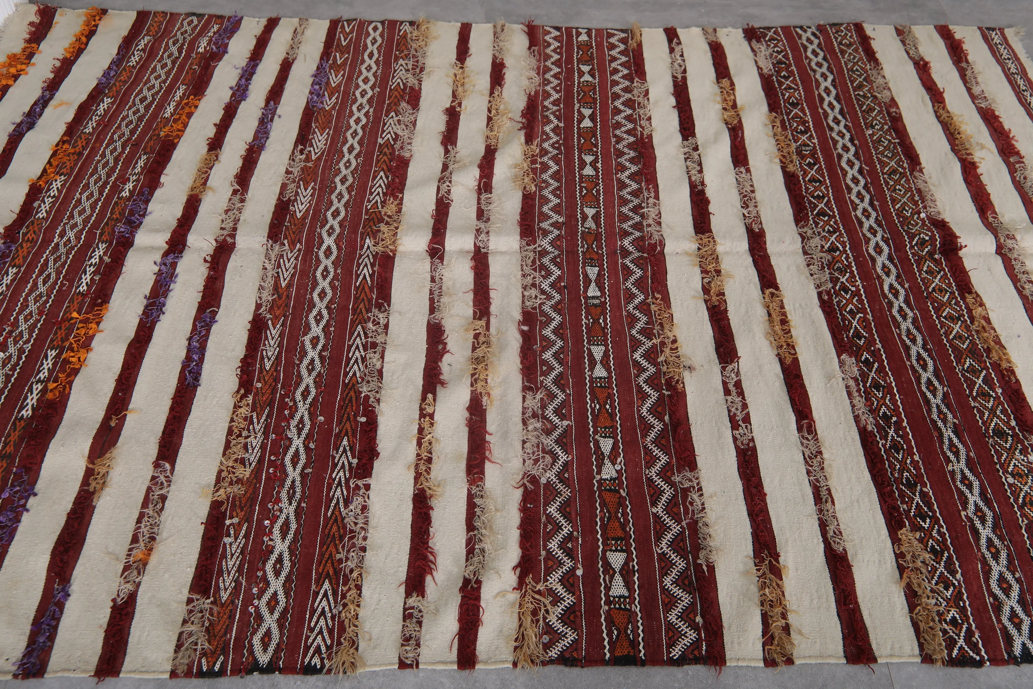 Vintage Berber Blanket - 5.3 FT x 8.3 FT | Handwoven Moroccan Rug