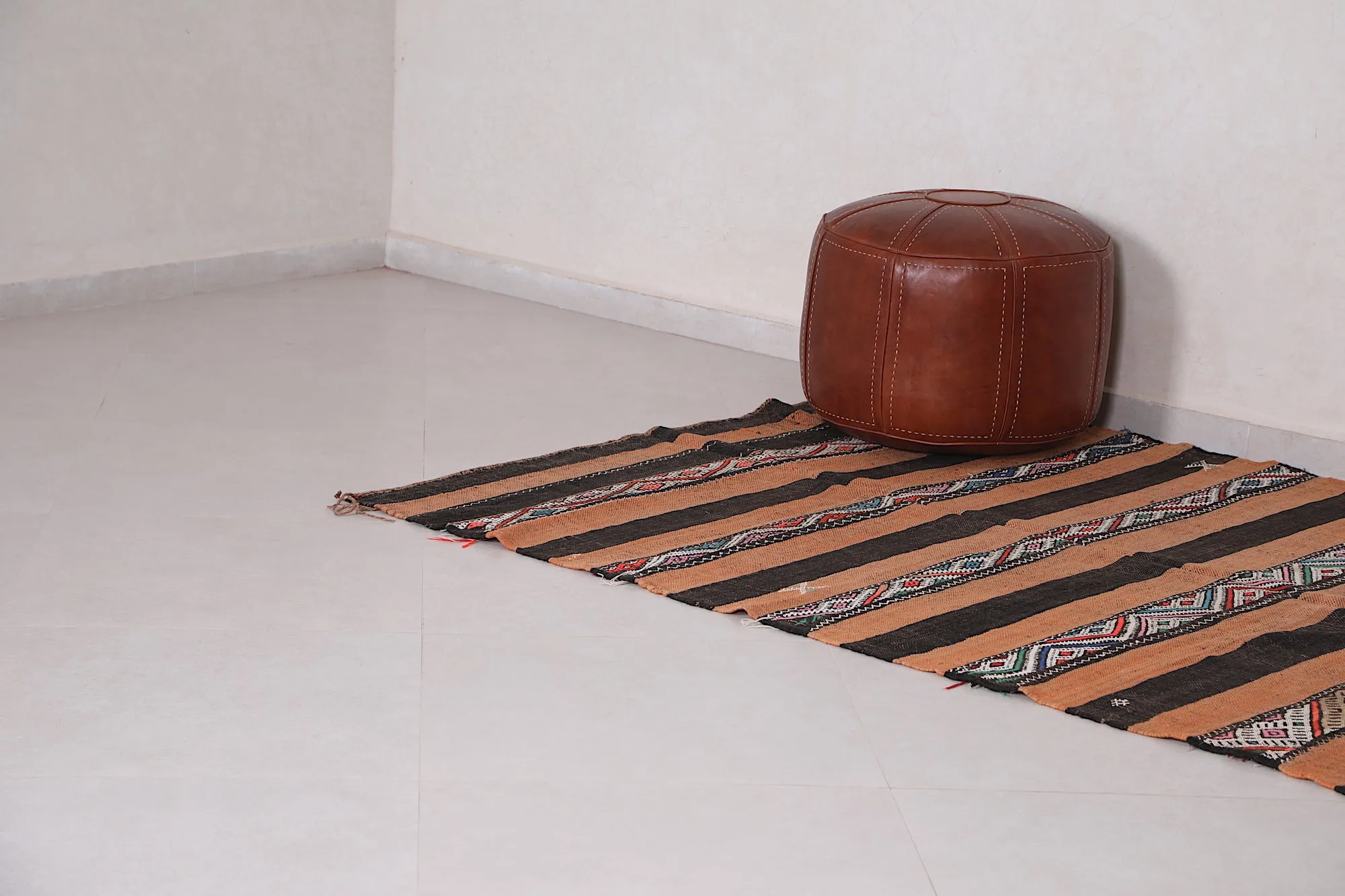 Vintage Berber Kilim Rug - Handwoven Moroccan Beauty | 5ft x 8.6ft
