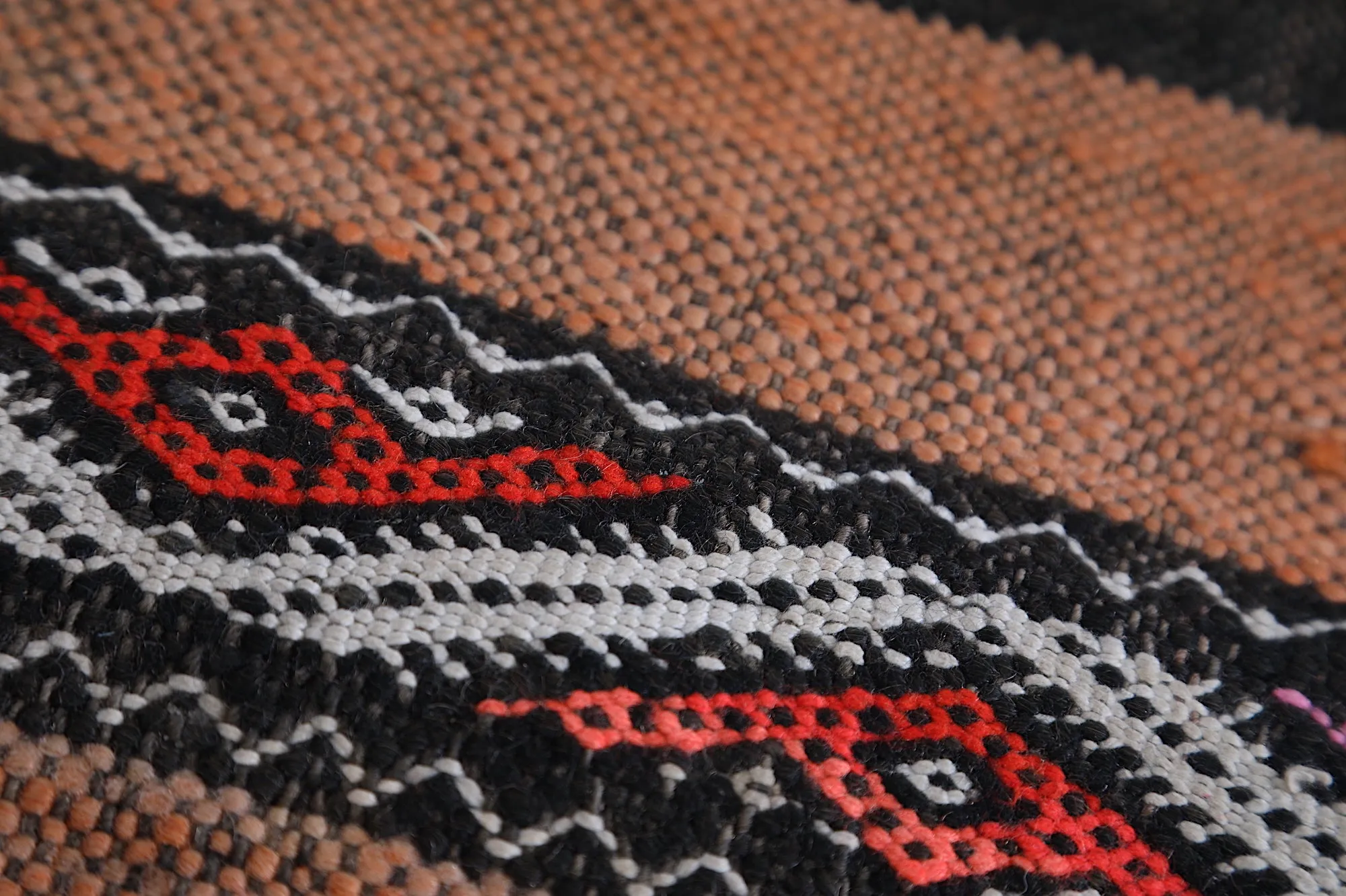 Vintage Berber Kilim Rug - Handwoven Moroccan Beauty | 5ft x 8.6ft