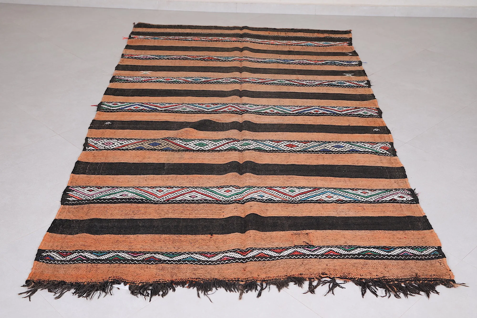Vintage Berber Kilim Rug - Handwoven Moroccan Beauty | 5ft x 8.6ft
