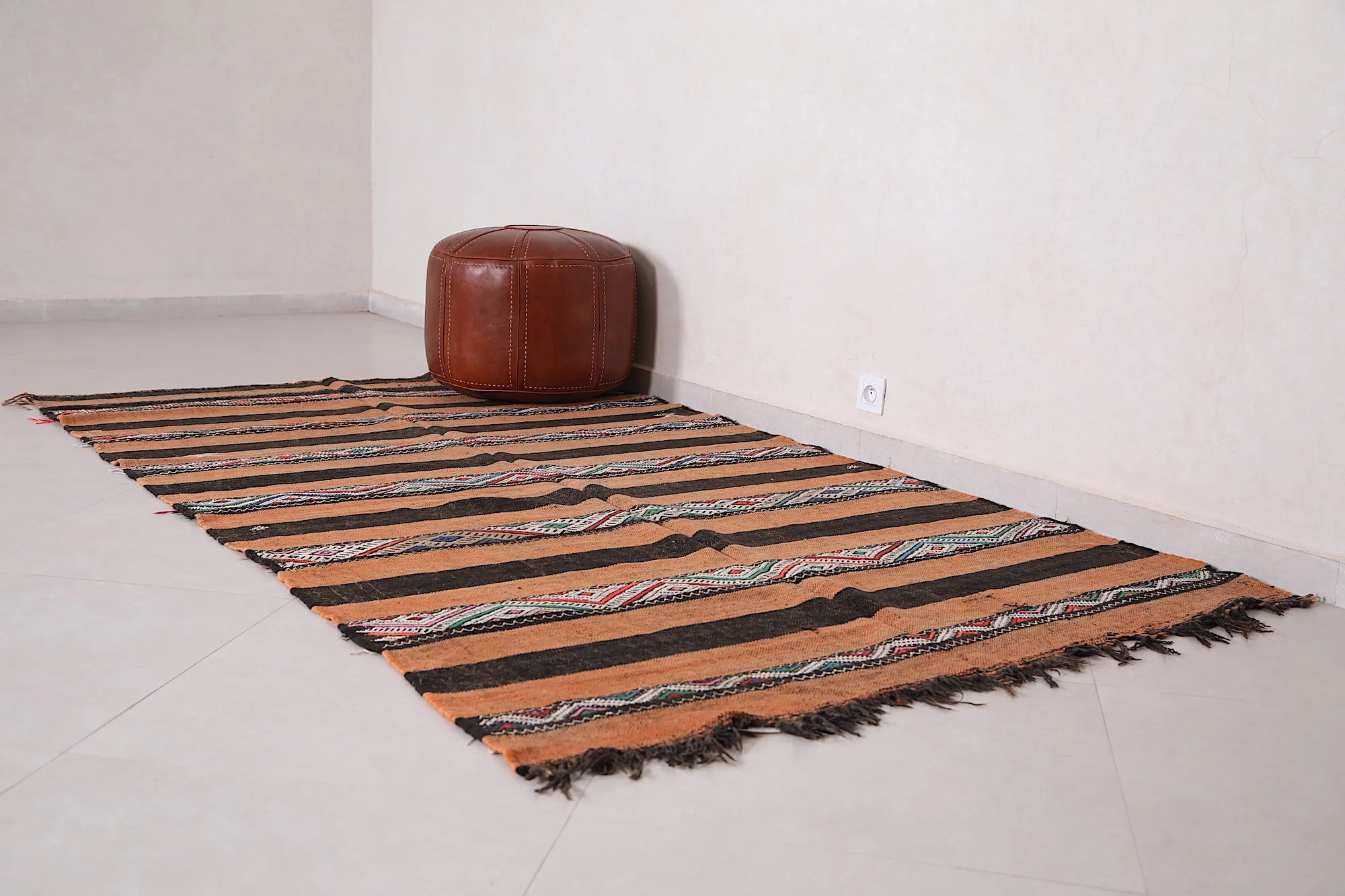 Vintage Berber Kilim Rug - Handwoven Moroccan Beauty | 5ft x 8.6ft
