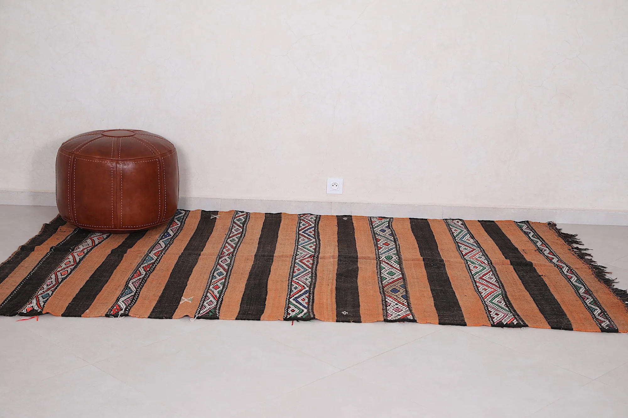 Vintage Berber Kilim Rug - Handwoven Moroccan Beauty | 5ft x 8.6ft
