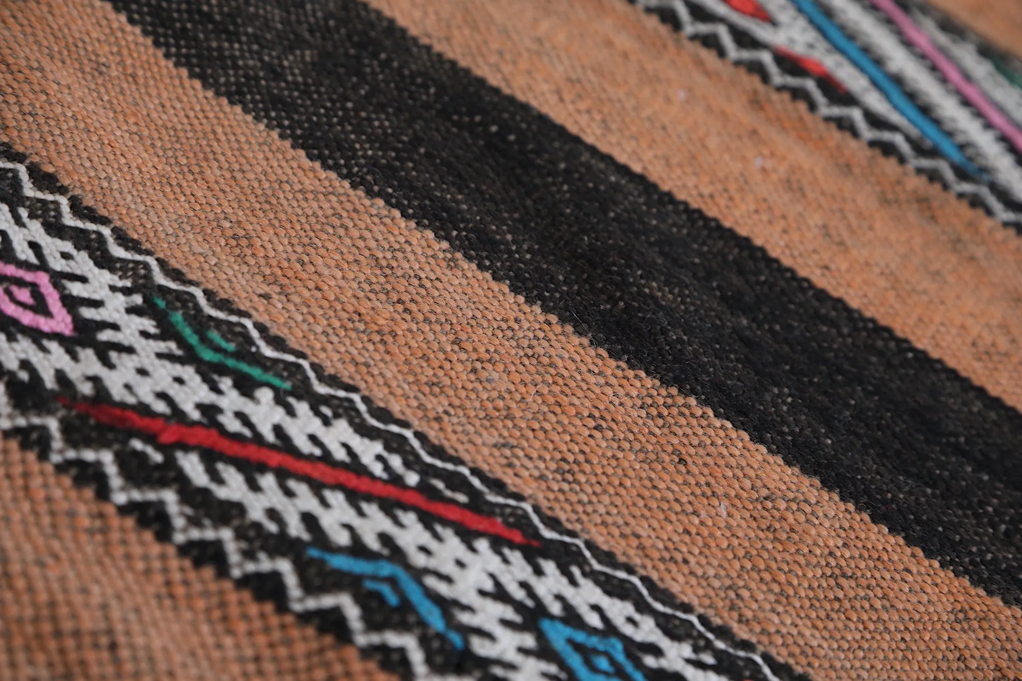 Vintage Berber Kilim Rug - Handwoven Moroccan Beauty | 5ft x 8.6ft