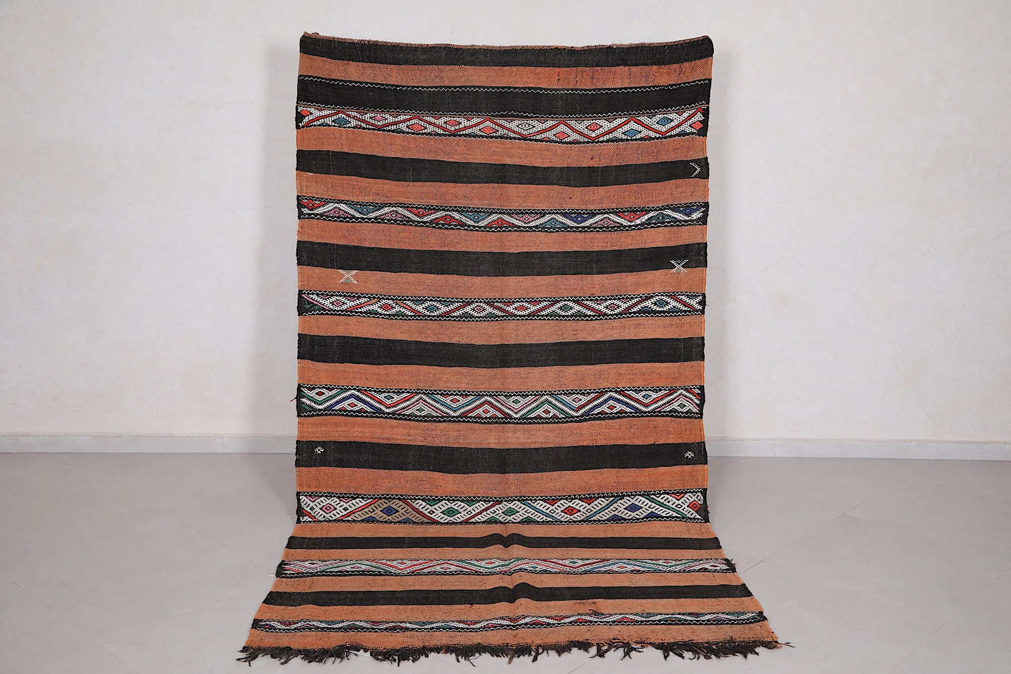 Vintage Berber Kilim Rug - Handwoven Moroccan Beauty | 5ft x 8.6ft