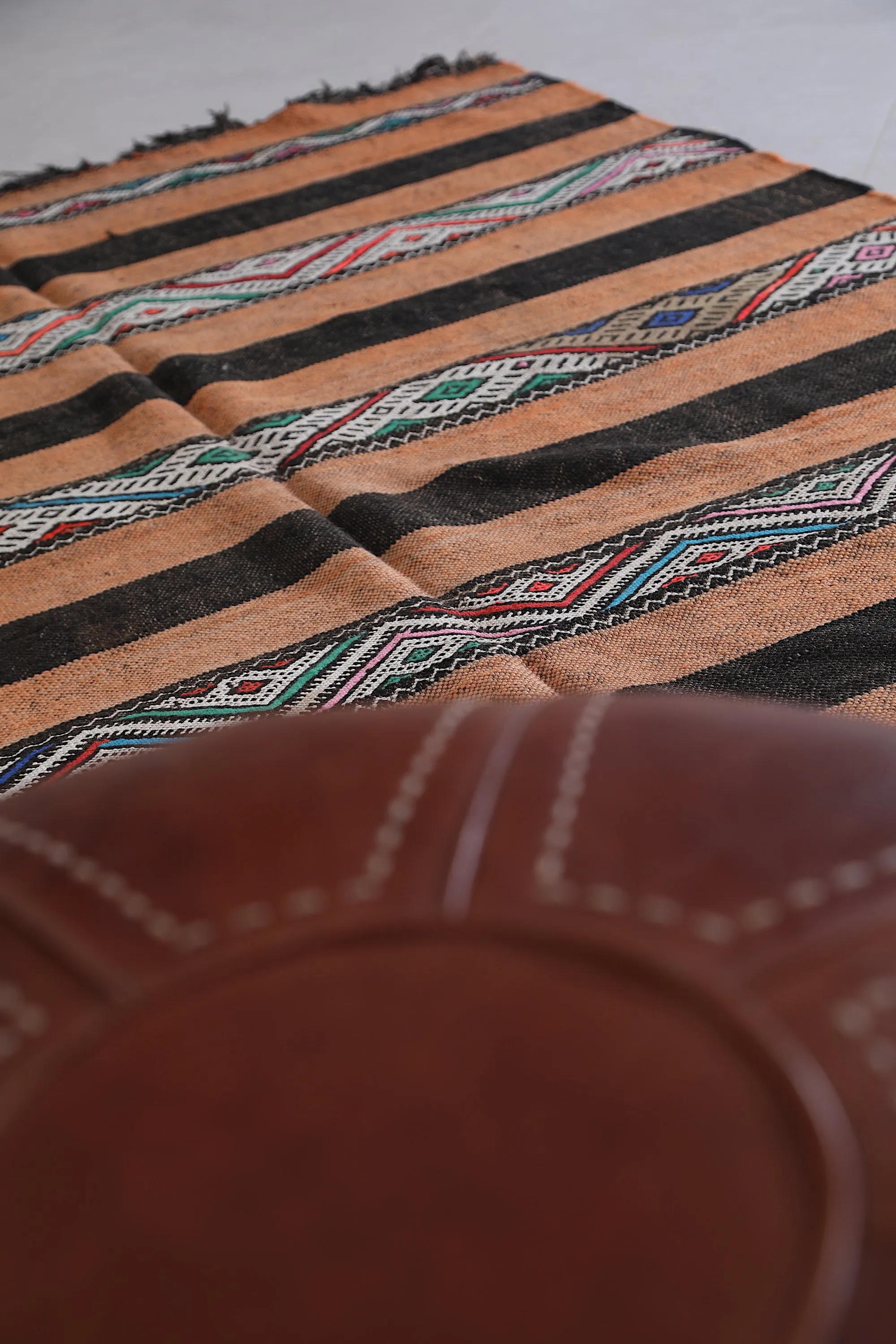 Vintage Berber Kilim Rug - Handwoven Moroccan Beauty | 5ft x 8.6ft