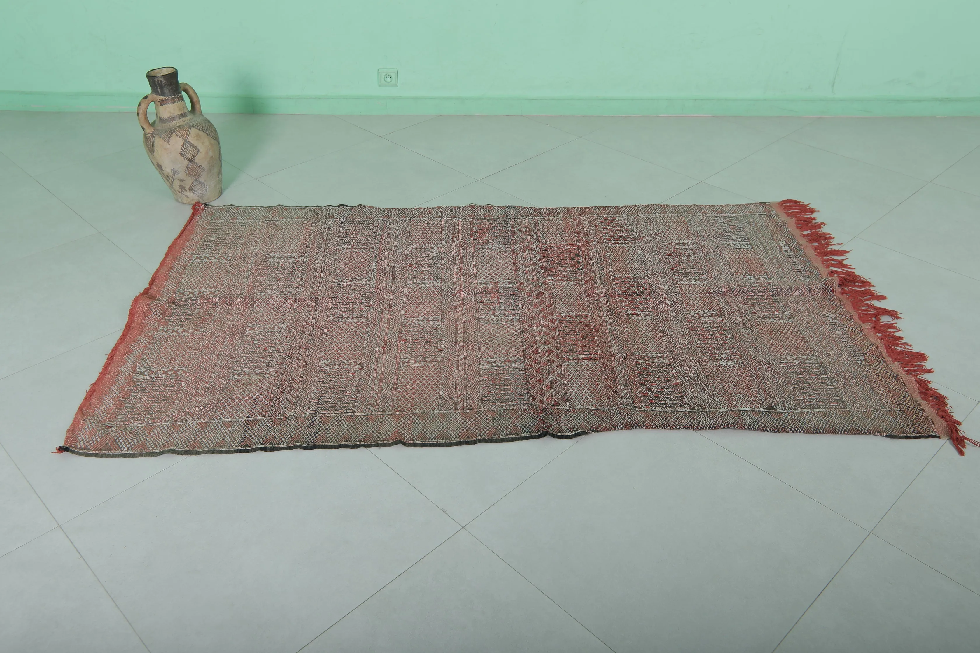 Vintage Berber Rug - 4 FT X 6.9 FT | Handmade Moroccan Treasure