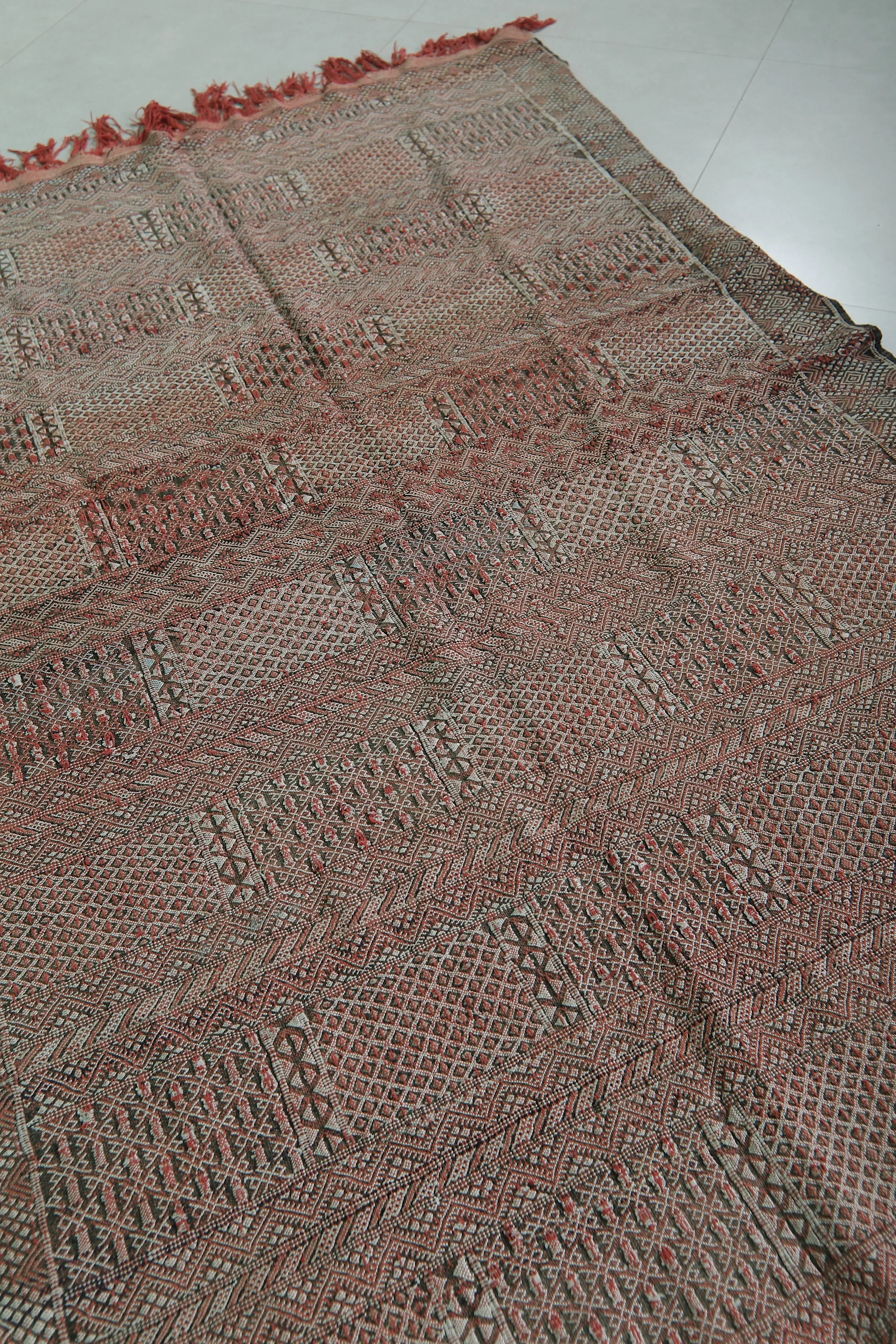 Vintage Berber Rug - 4 FT X 6.9 FT | Handmade Moroccan Treasure