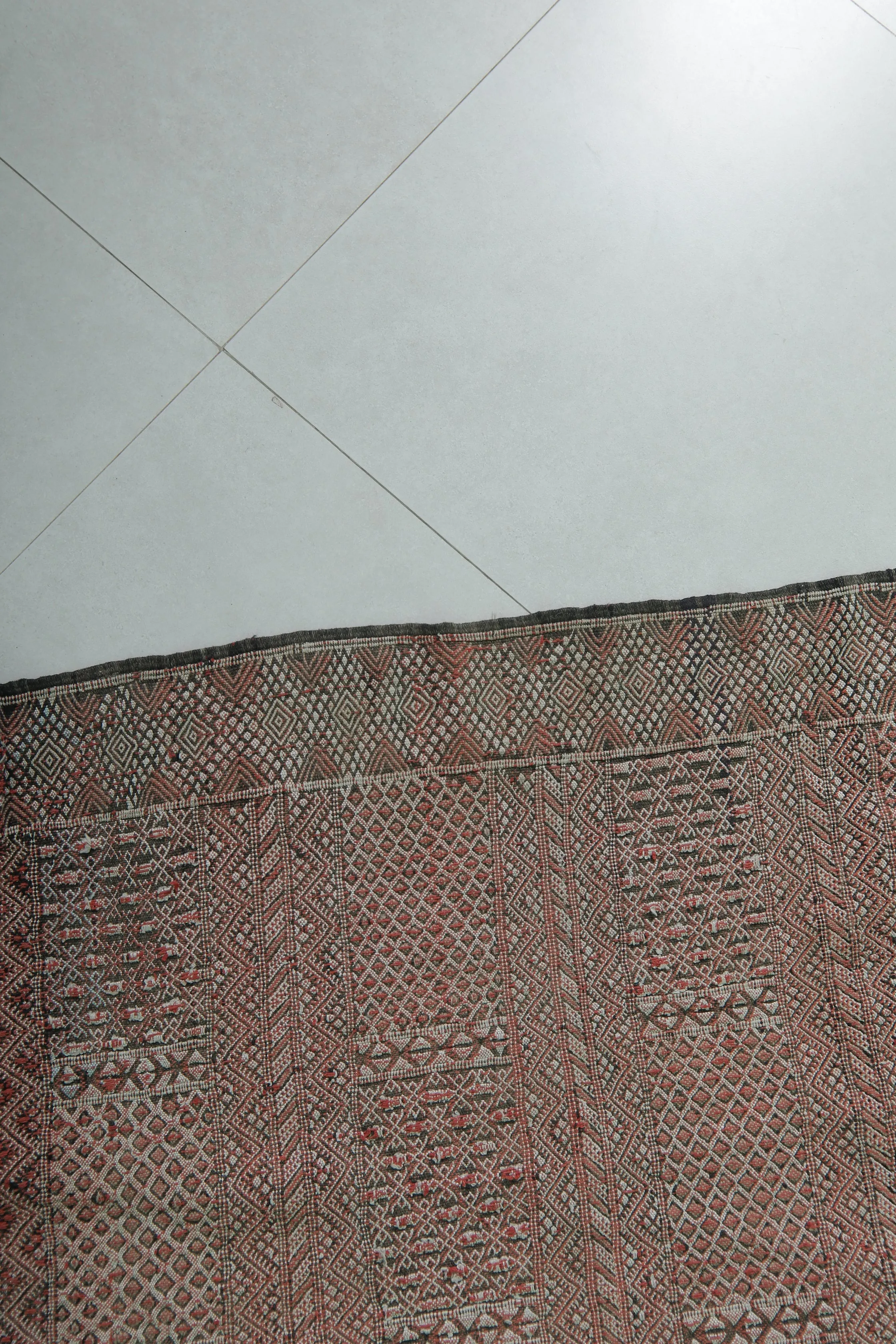 Vintage Berber Rug - 4 FT X 6.9 FT | Handmade Moroccan Treasure