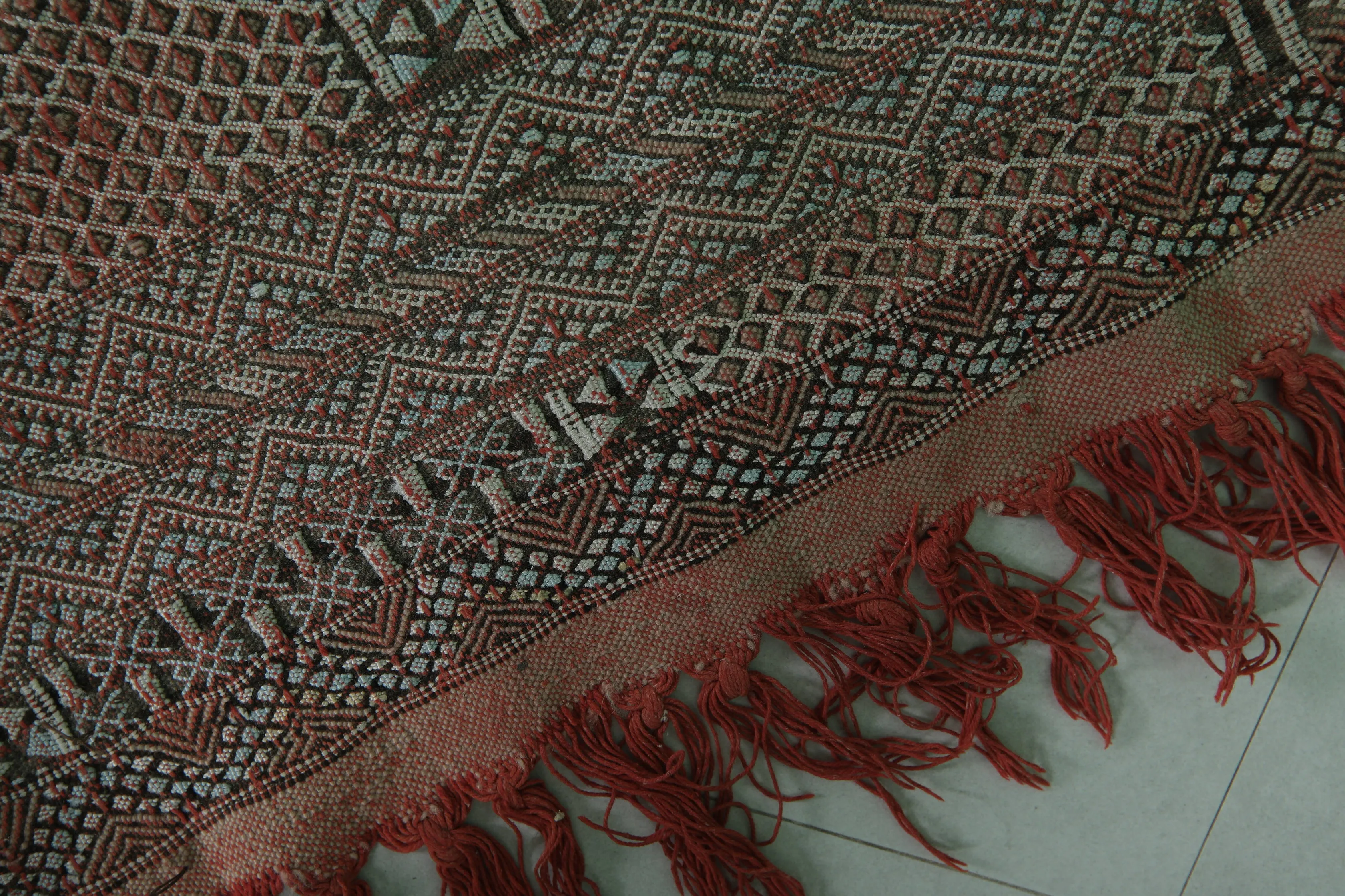 Vintage Berber Rug - 4 FT X 6.9 FT | Handmade Moroccan Treasure