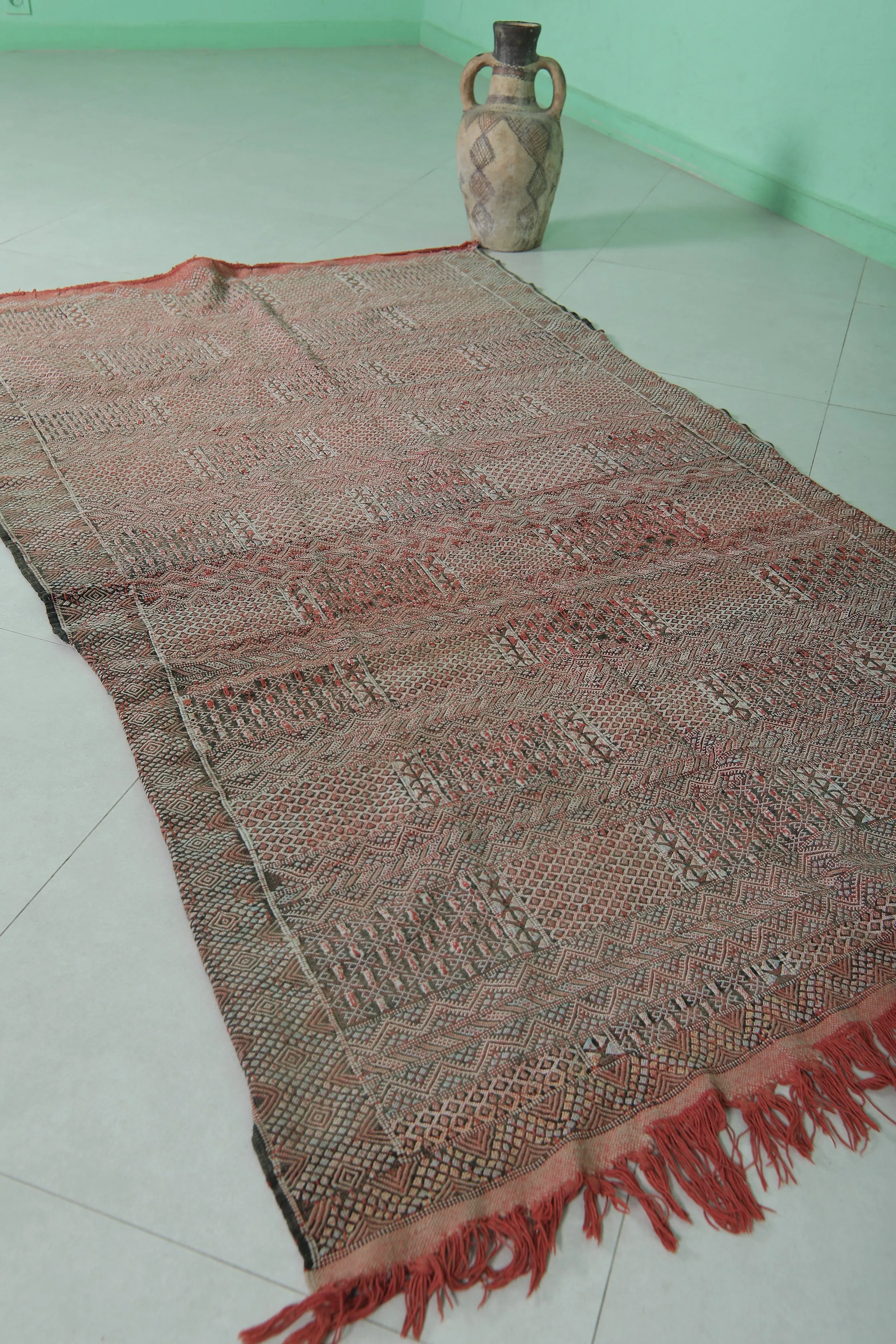 Vintage Berber Rug - 4 FT X 6.9 FT | Handmade Moroccan Treasure