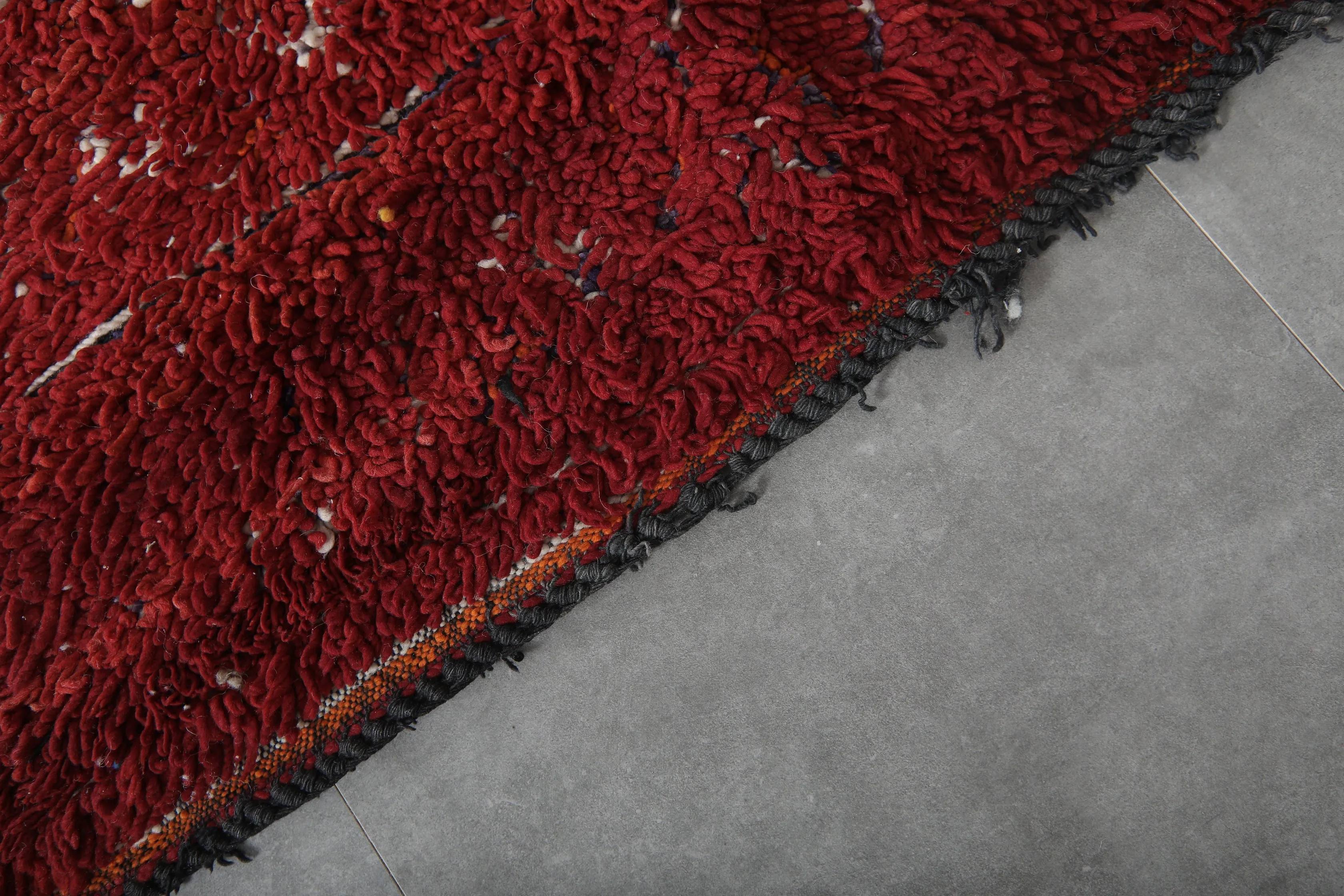 Vintage Berber Rug – 5.9 x 10.2 Feet – Handwoven Moroccan Charm