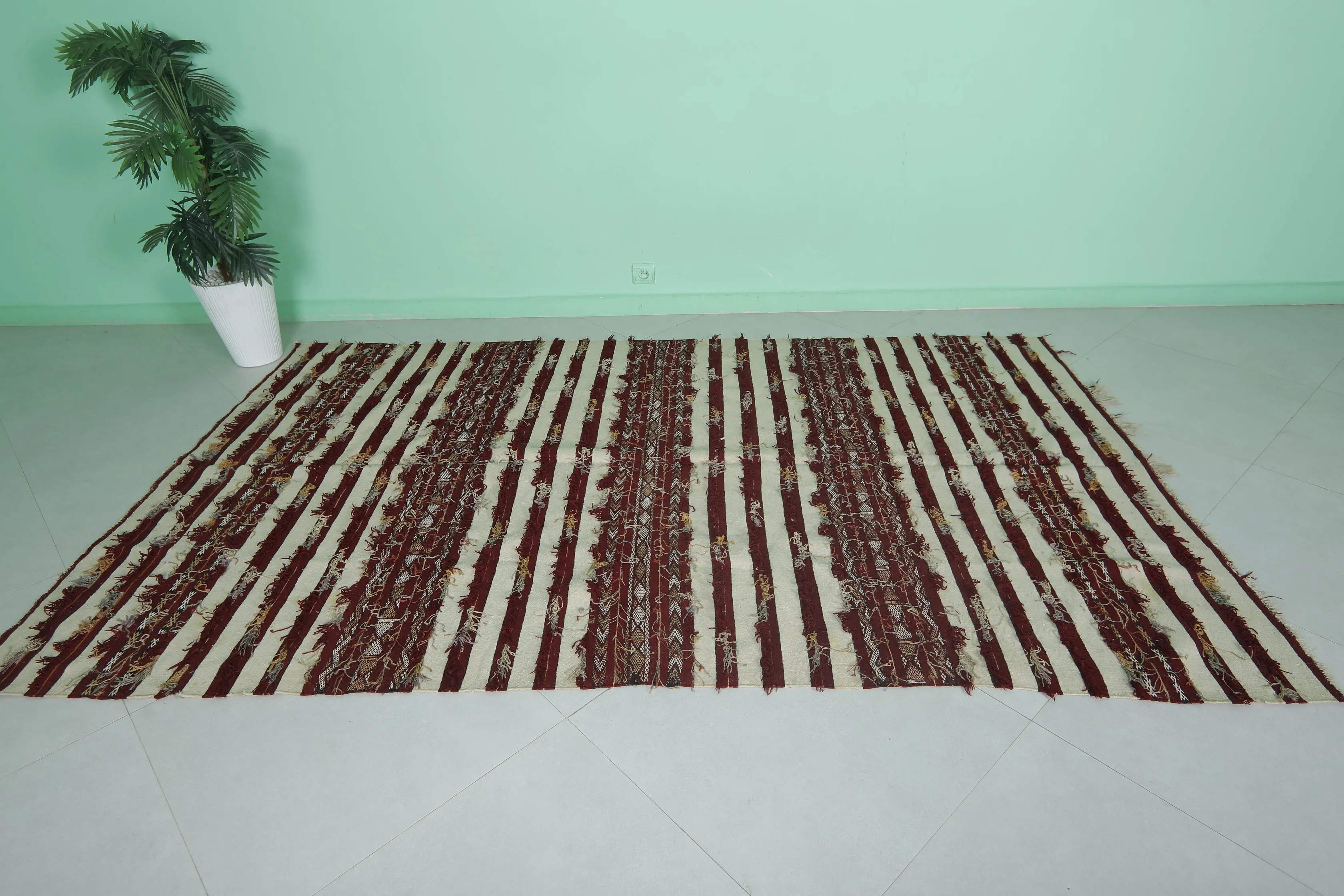 Vintage Handwoven Kilim Rug 5.3 FT X 8.8 FT – Traditional Moroccan Charm