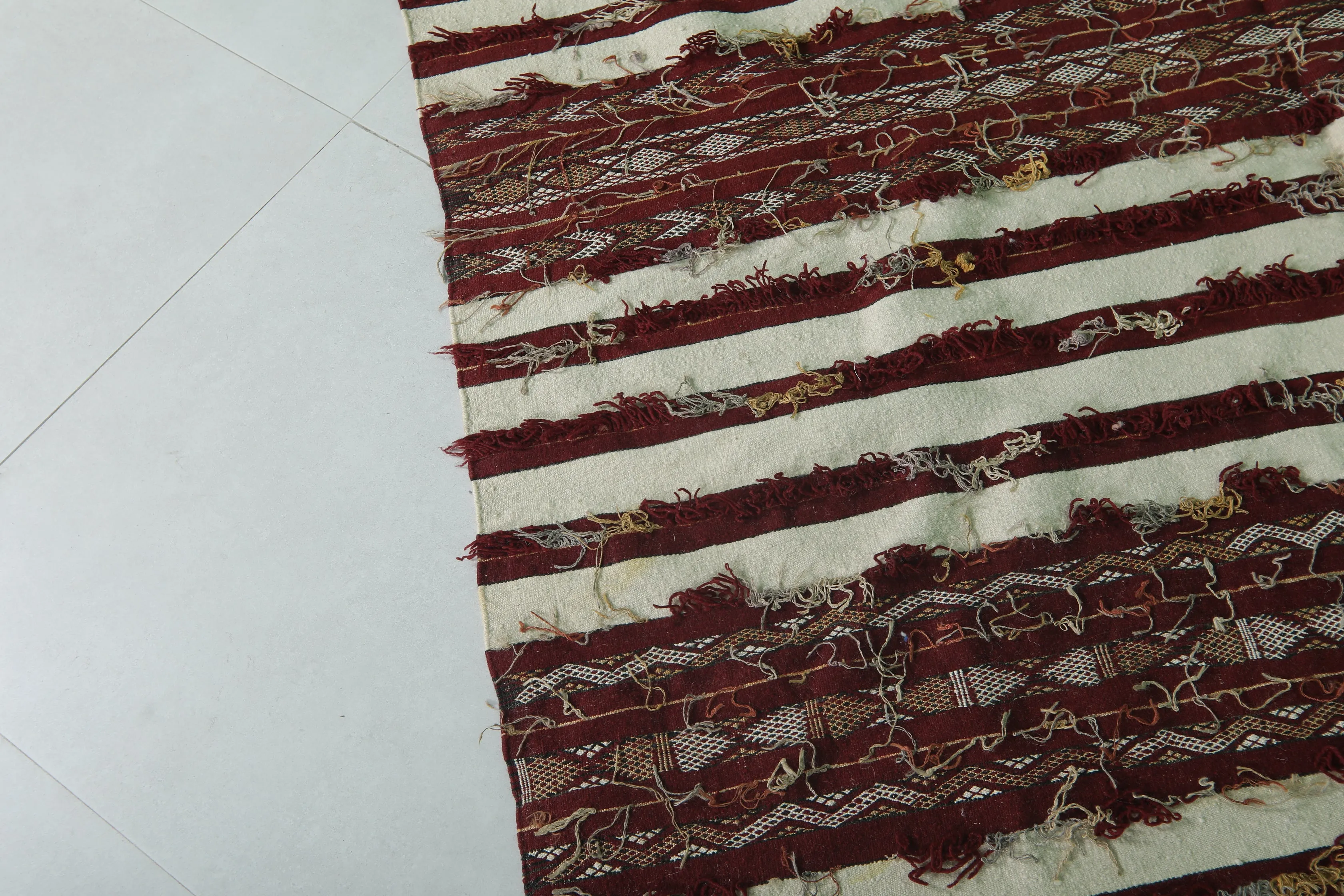 Vintage Handwoven Kilim Rug 5.3 FT X 8.8 FT – Traditional Moroccan Charm