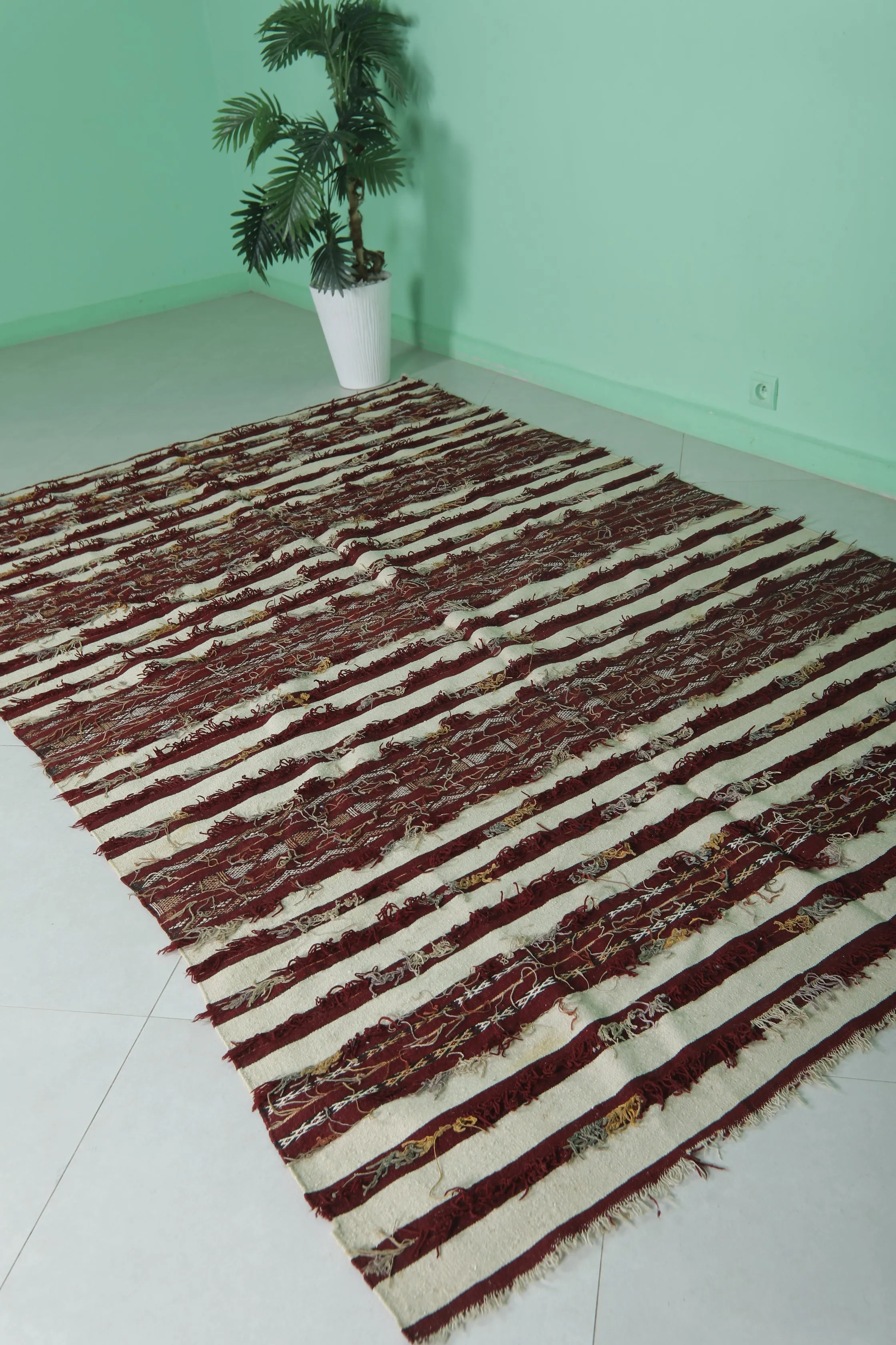 Vintage Handwoven Kilim Rug 5.3 FT X 8.8 FT – Traditional Moroccan Charm