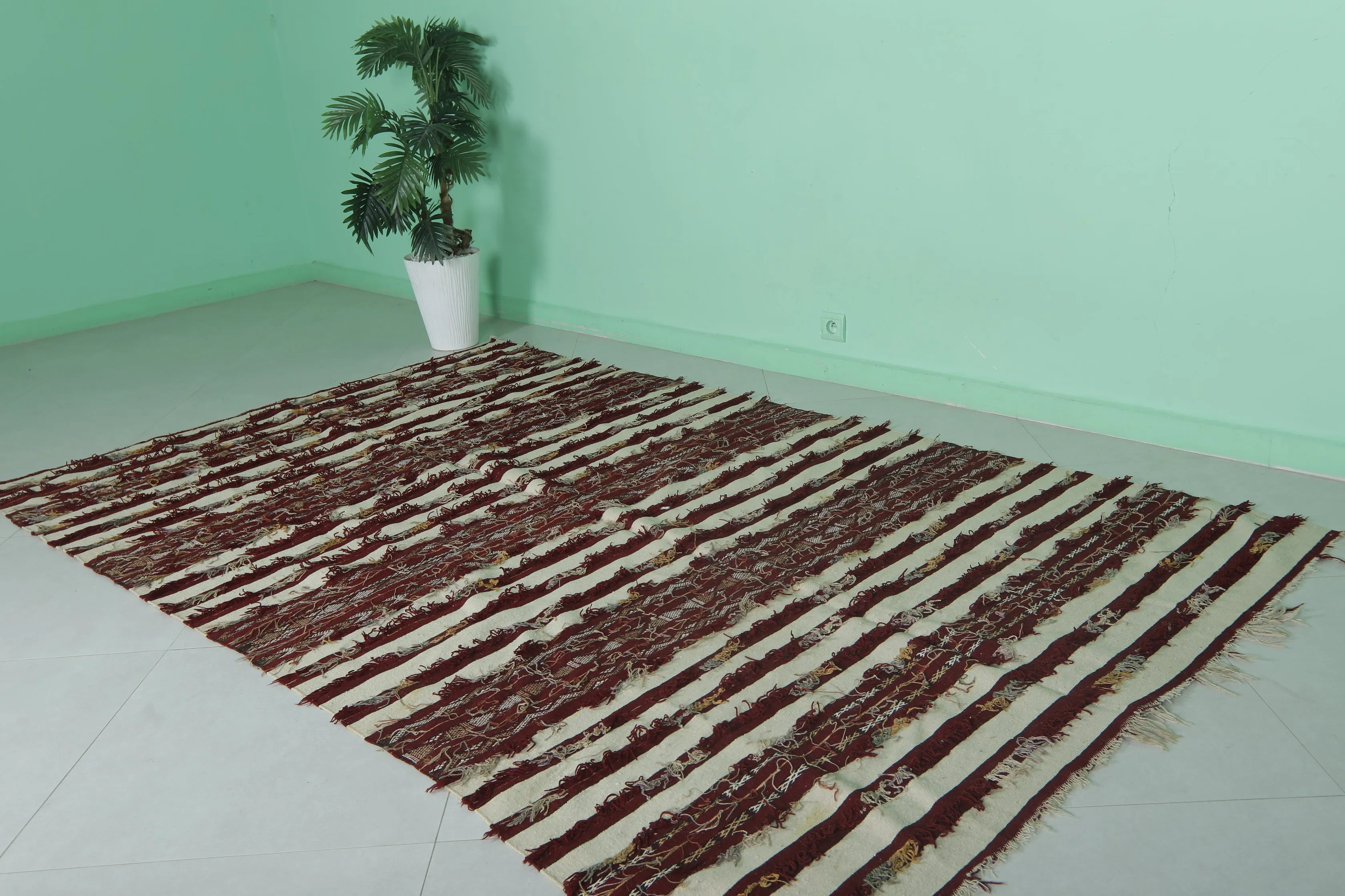 Vintage Handwoven Kilim Rug 5.3 FT X 8.8 FT – Traditional Moroccan Charm