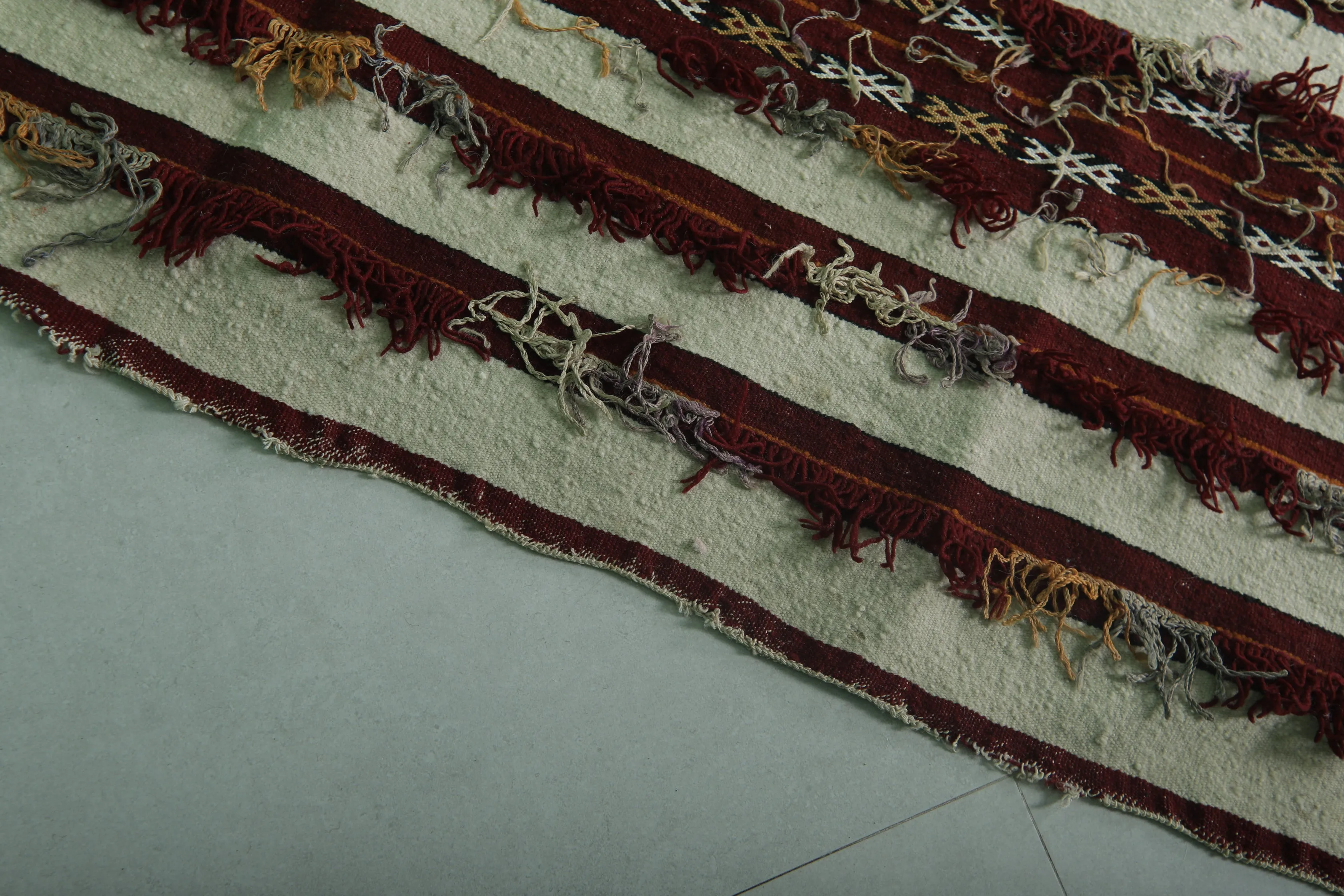 Vintage Handwoven Kilim Rug 5.3 FT X 8.8 FT – Traditional Moroccan Charm