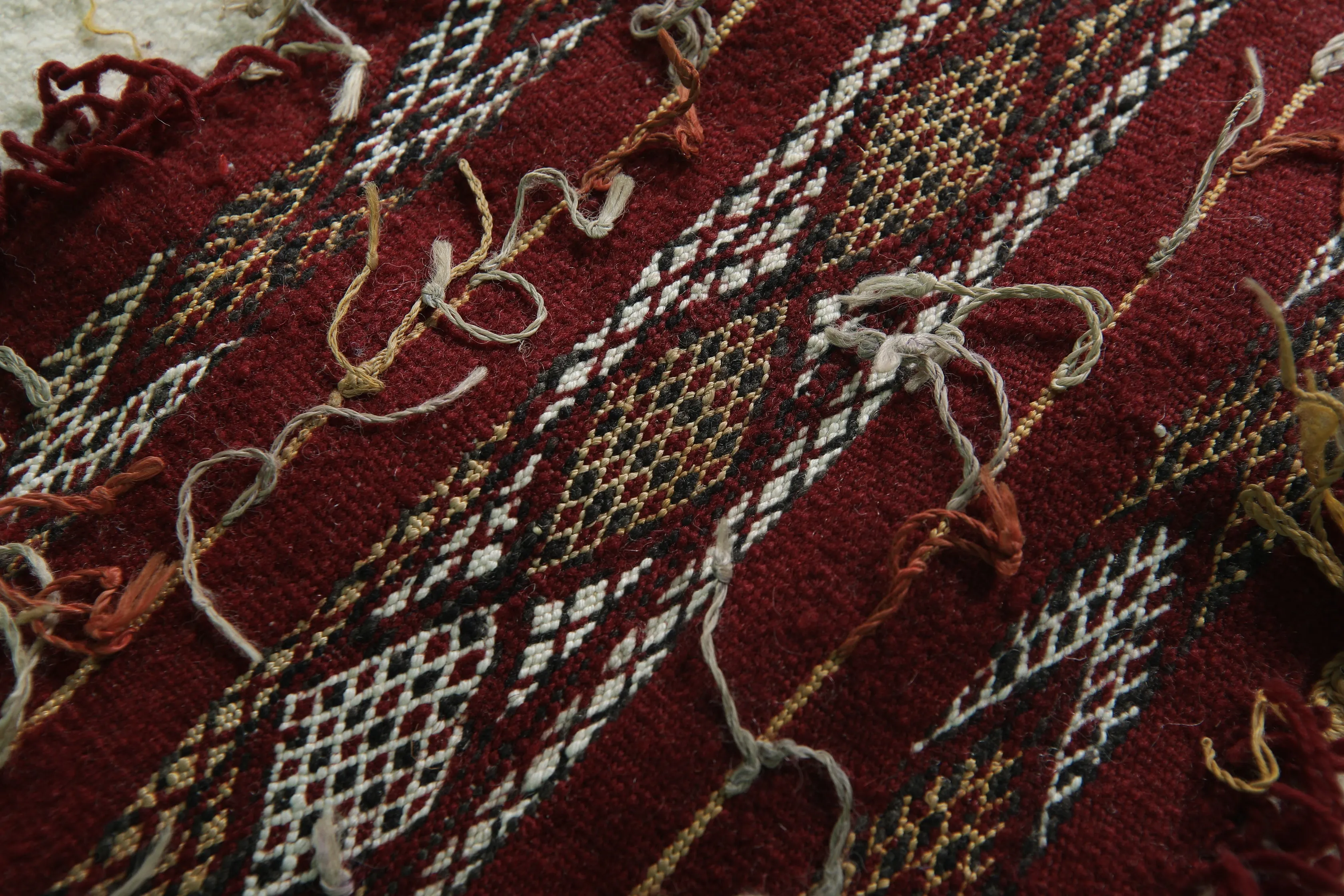 Vintage Handwoven Kilim Rug 5.3 FT X 8.8 FT – Traditional Moroccan Charm