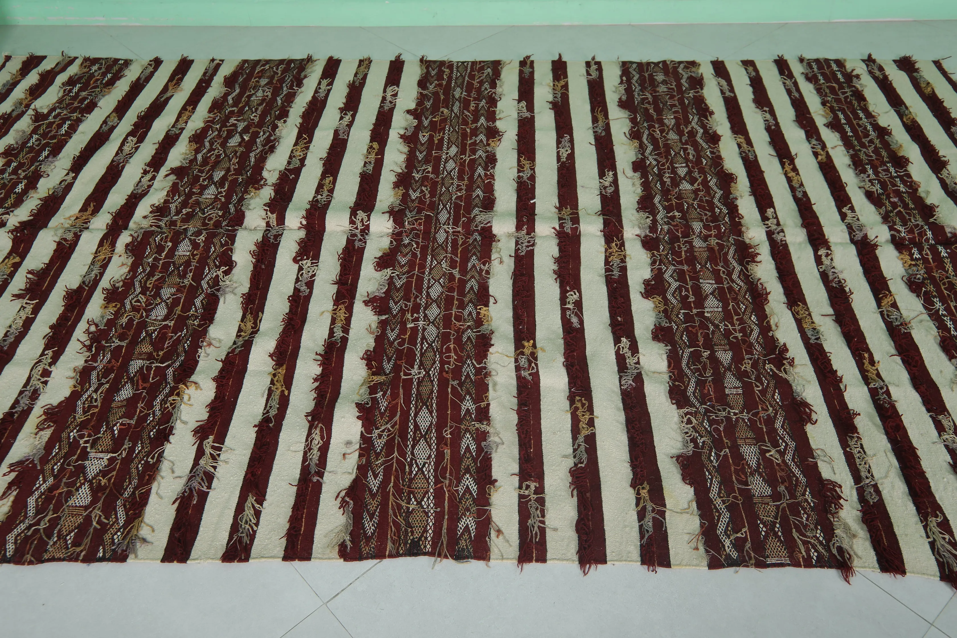 Vintage Handwoven Kilim Rug 5.3 FT X 8.8 FT – Traditional Moroccan Charm