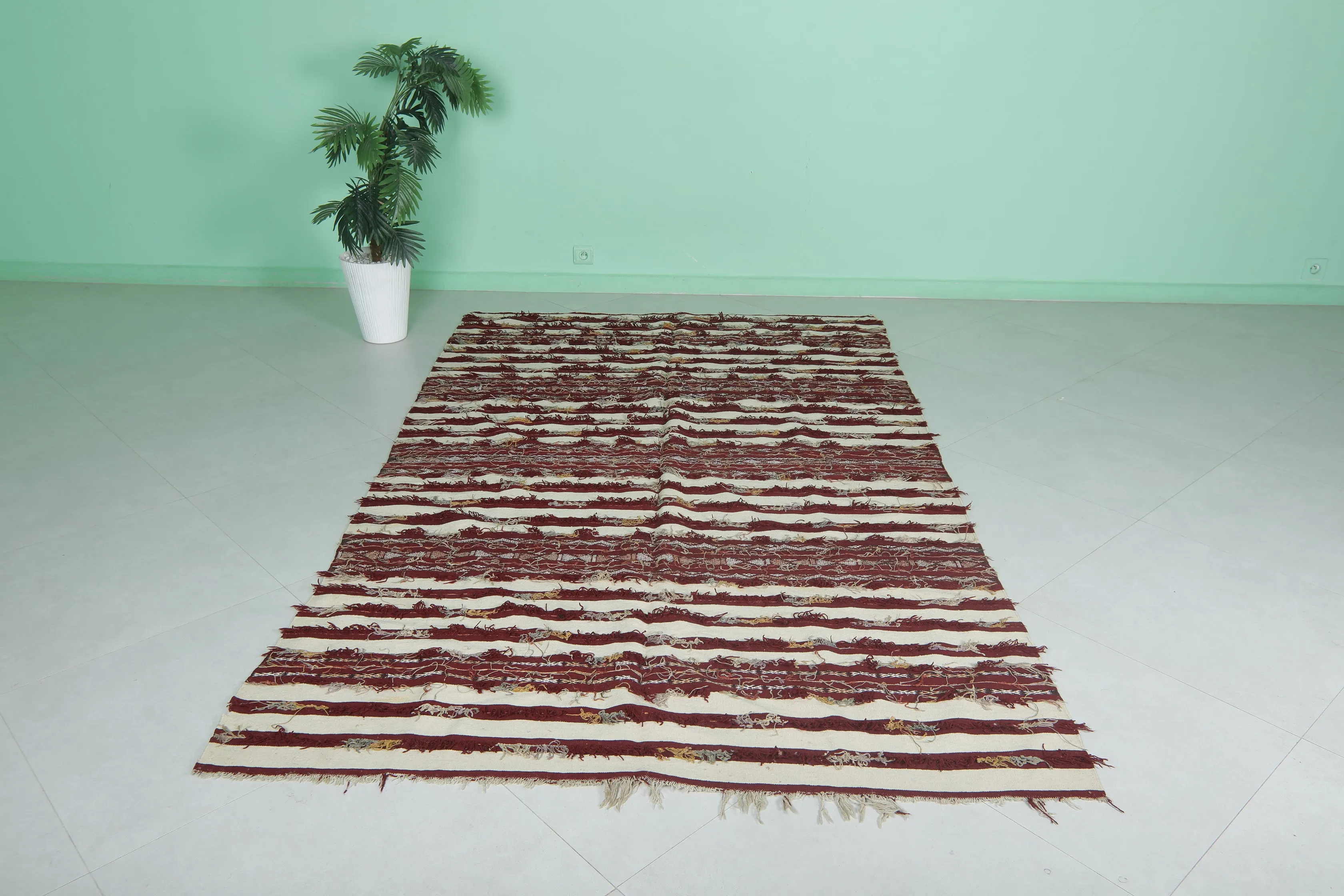 Vintage Handwoven Kilim Rug 5.3 FT X 8.8 FT – Traditional Moroccan Charm