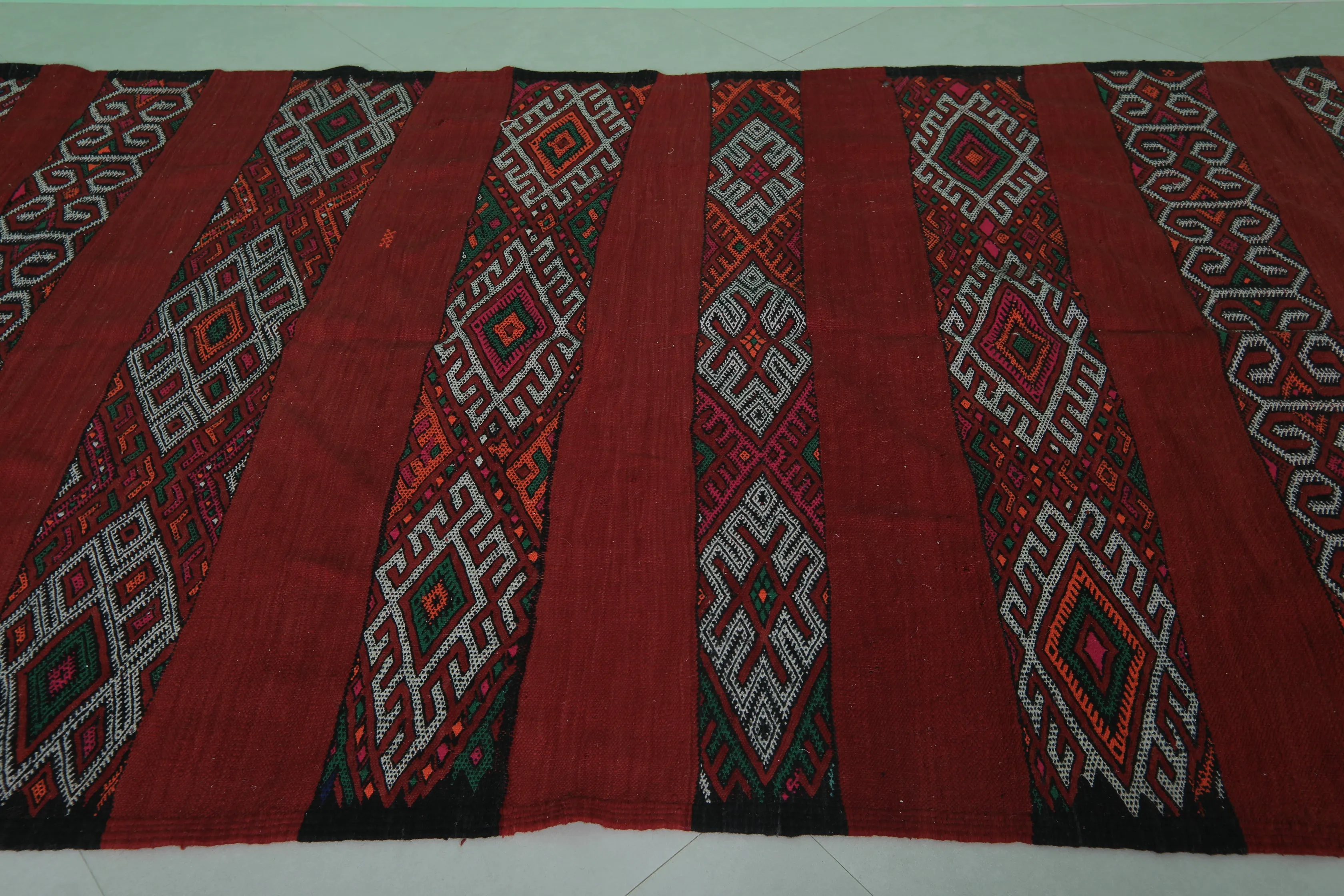 Vintage Kilim Berber Rug 5.6ft x 10.3ft - Authentic Handwoven Moroccan Design