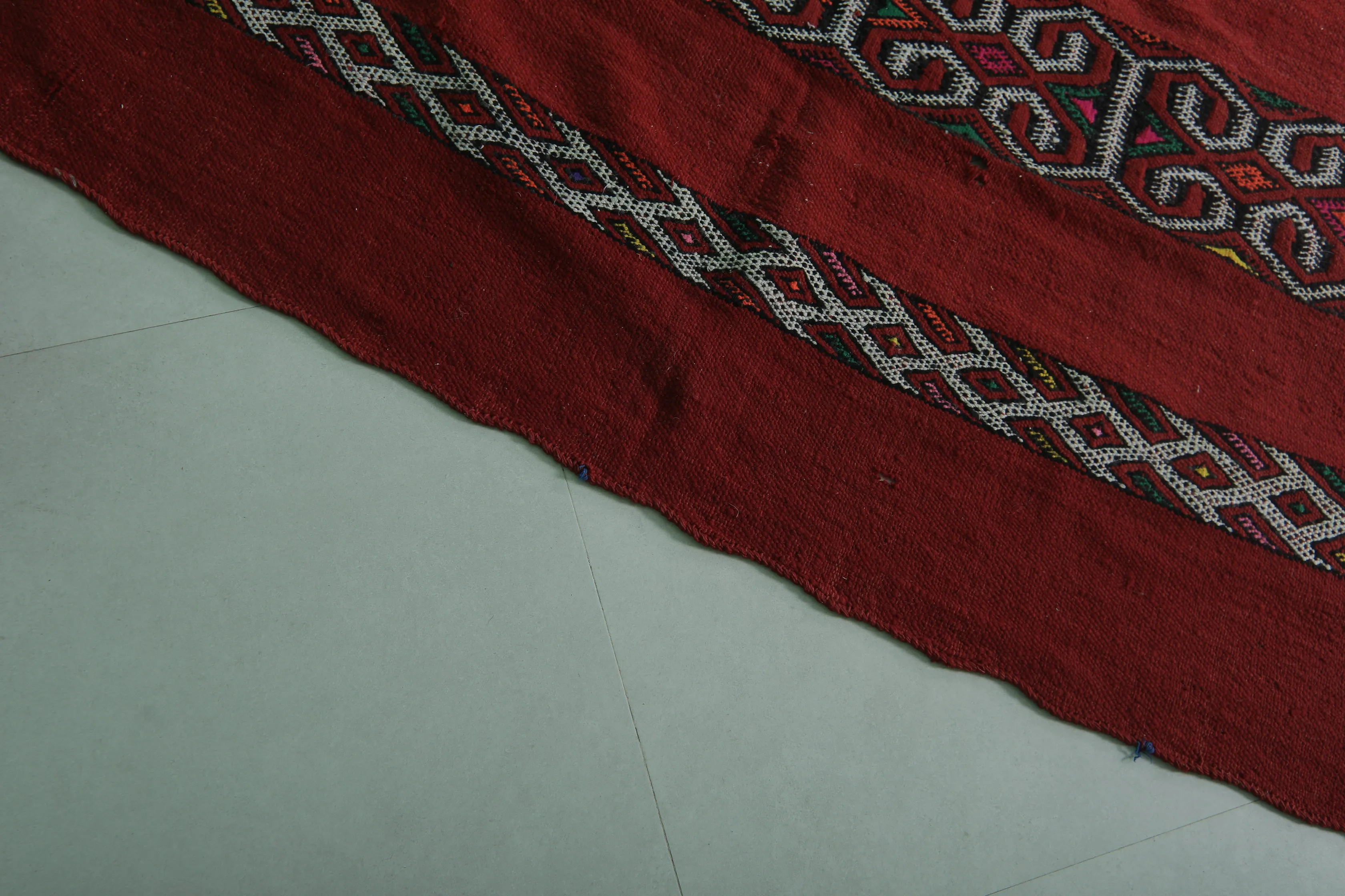 Vintage Kilim Berber Rug 5.6ft x 10.3ft - Authentic Handwoven Moroccan Design
