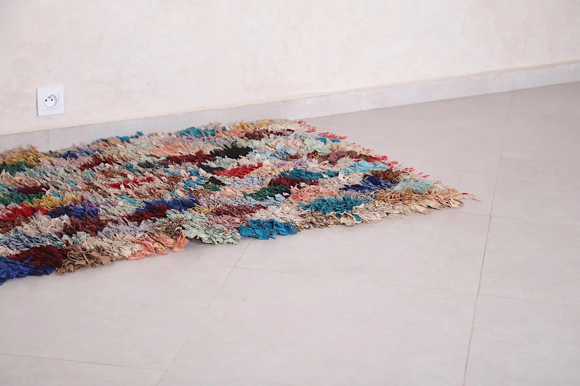 Vintage Moroccan Area Rug - 2.8x5.5 ft | Handwoven Diamond Design