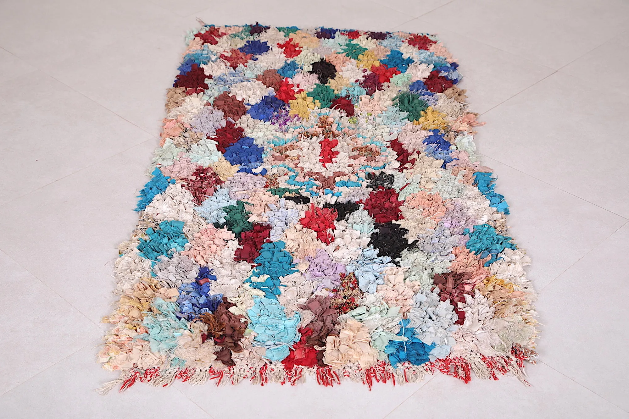 Vintage Moroccan Area Rug - 2.8x5.5 ft | Handwoven Diamond Design