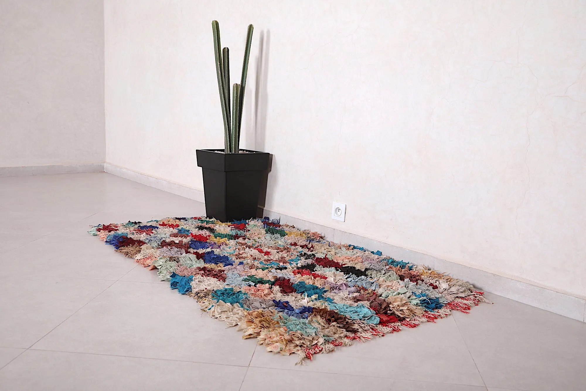 Vintage Moroccan Area Rug - 2.8x5.5 ft | Handwoven Diamond Design