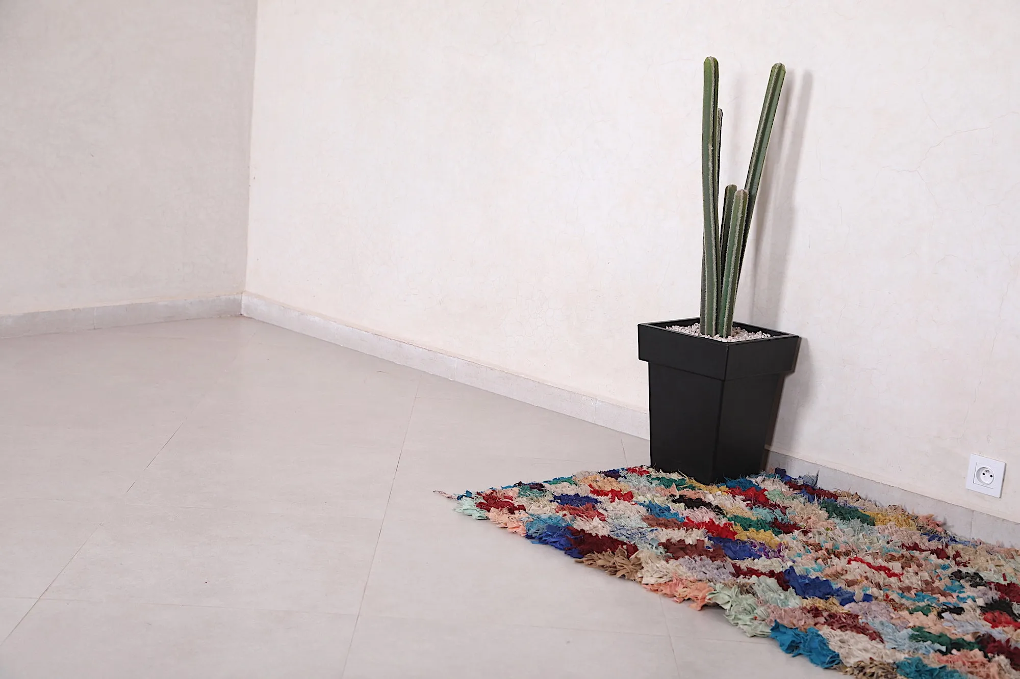 Vintage Moroccan Area Rug - 2.8x5.5 ft | Handwoven Diamond Design