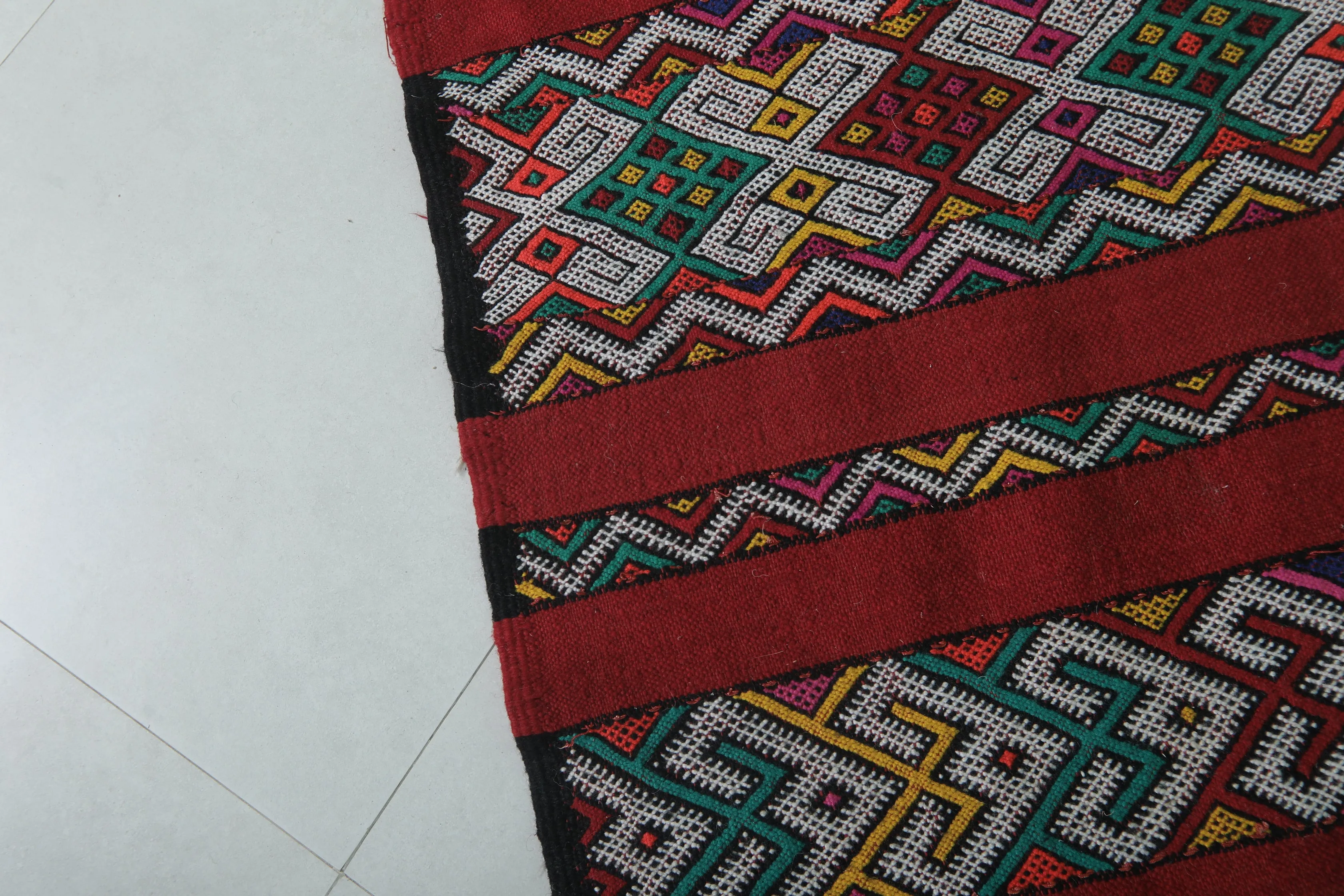 Vintage Moroccan Area Rug 5.6 FT x 9.8 FT – Handwoven Elegance